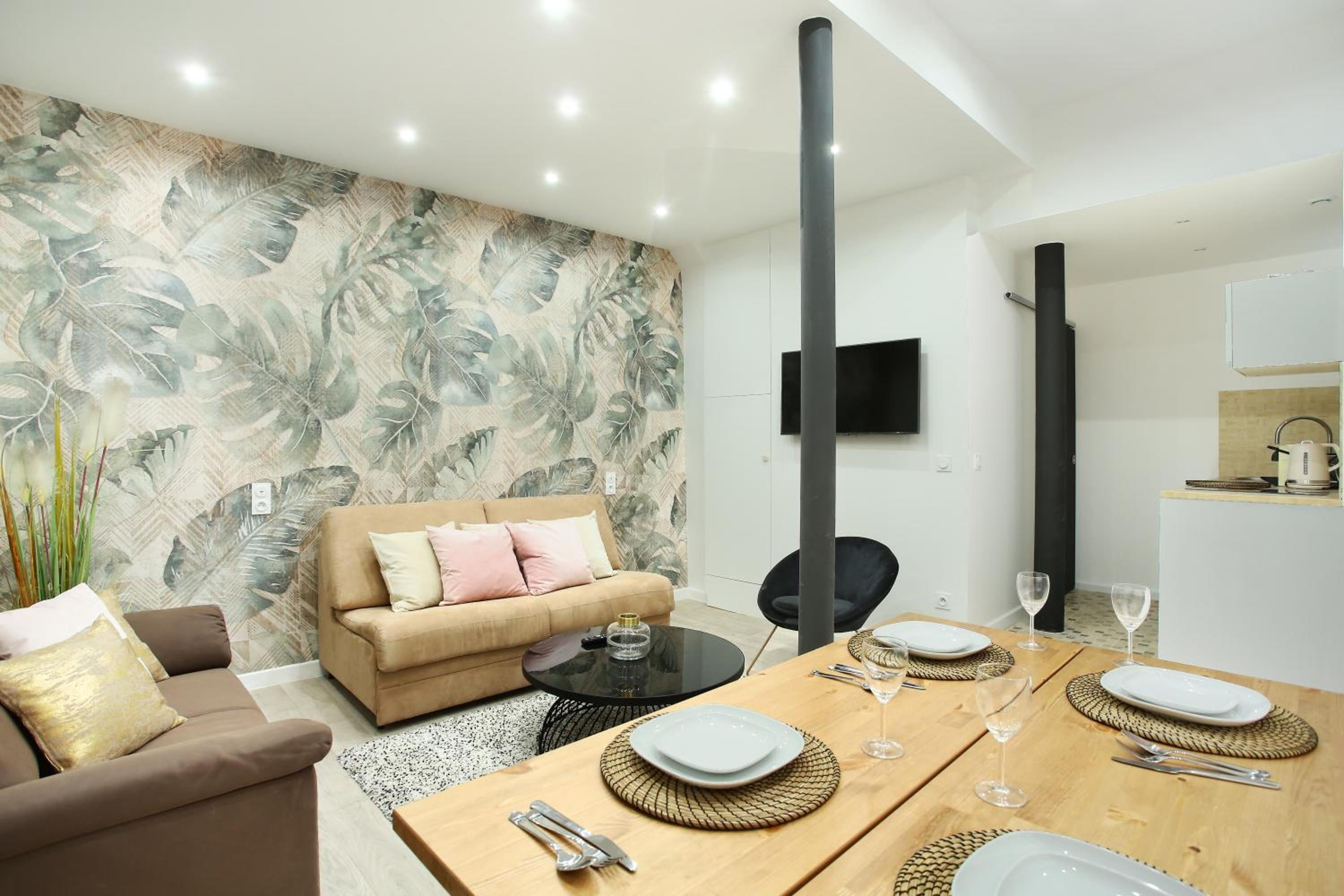 One-Bedroom Apartment photo 2