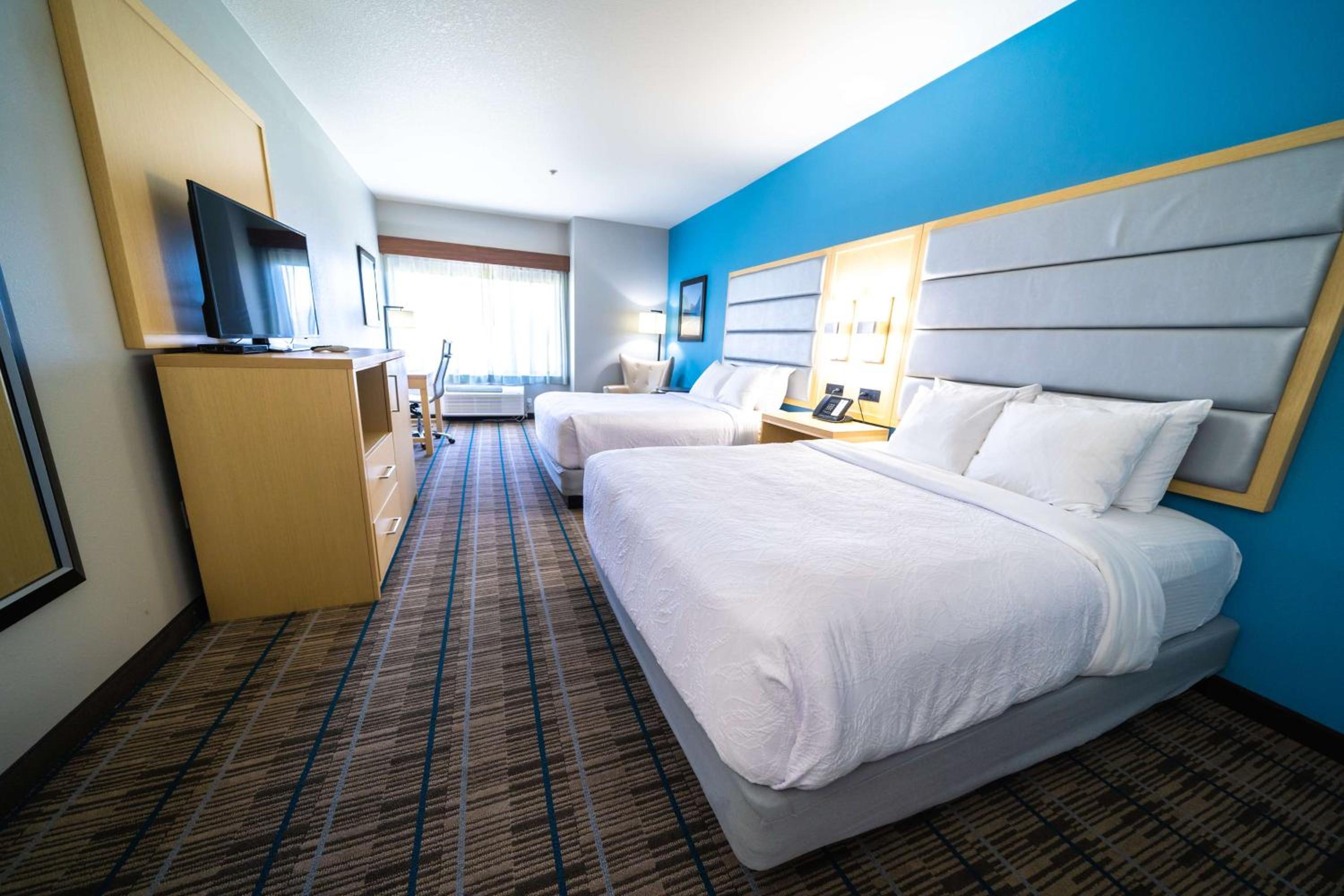 Queen Room with Two Queen Beds - Photo 1