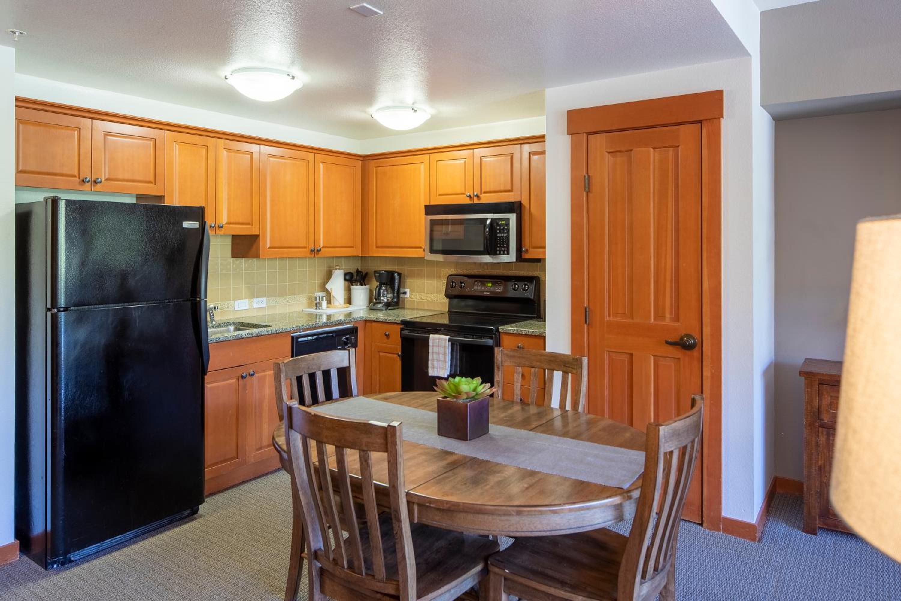 Studio Condo - Photo 3