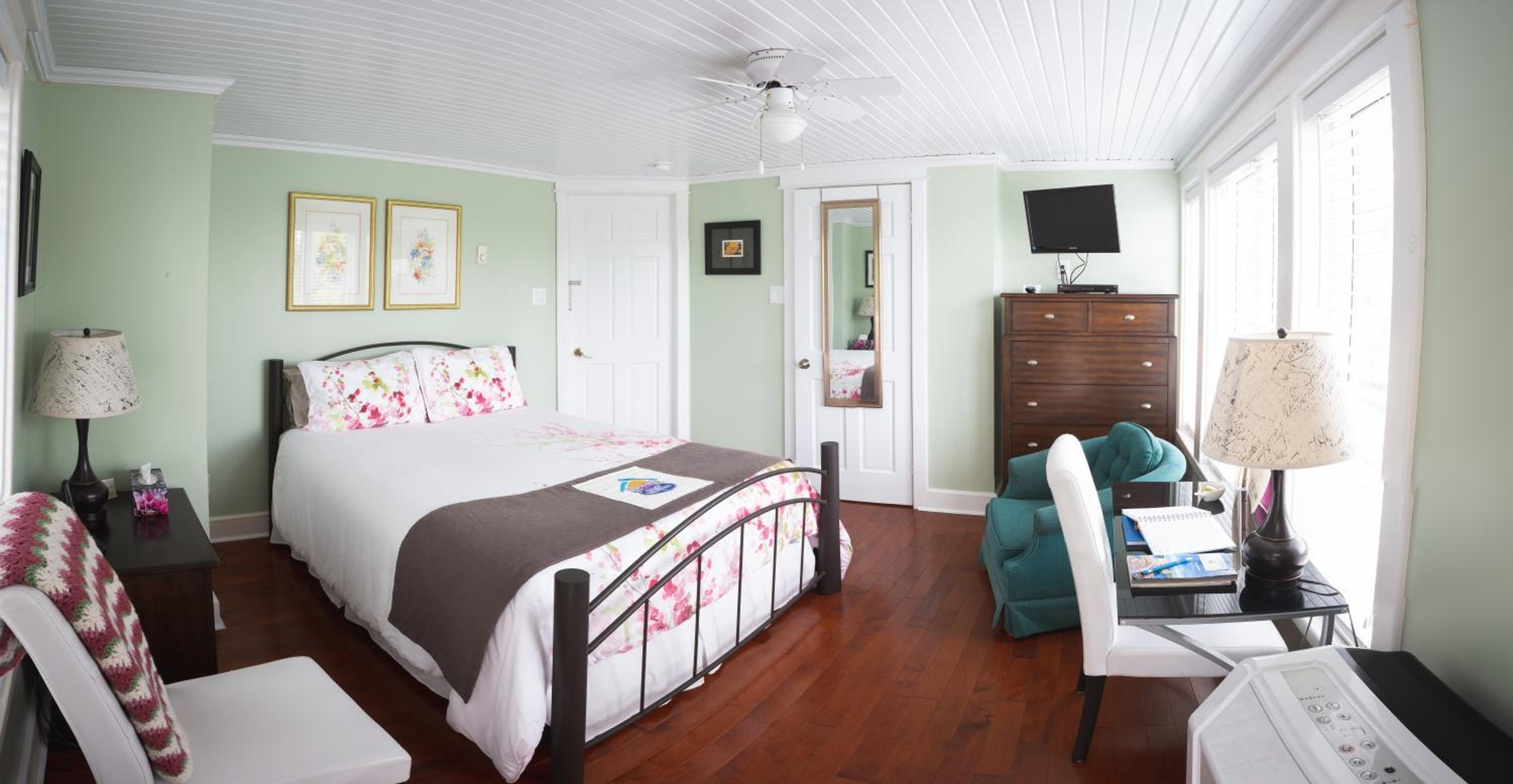 Queen Room with Balcony photo 1