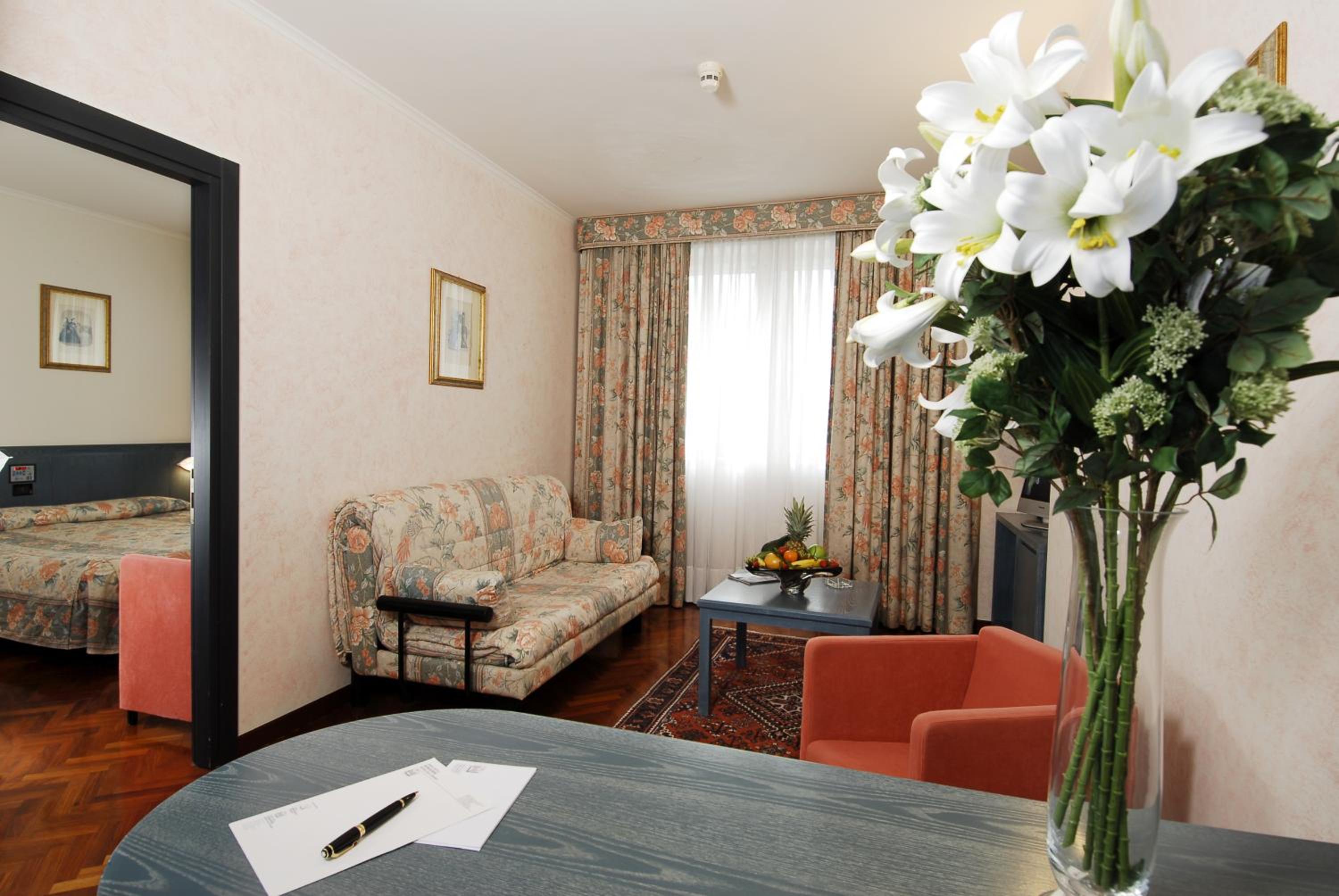 Suite - Photo 3