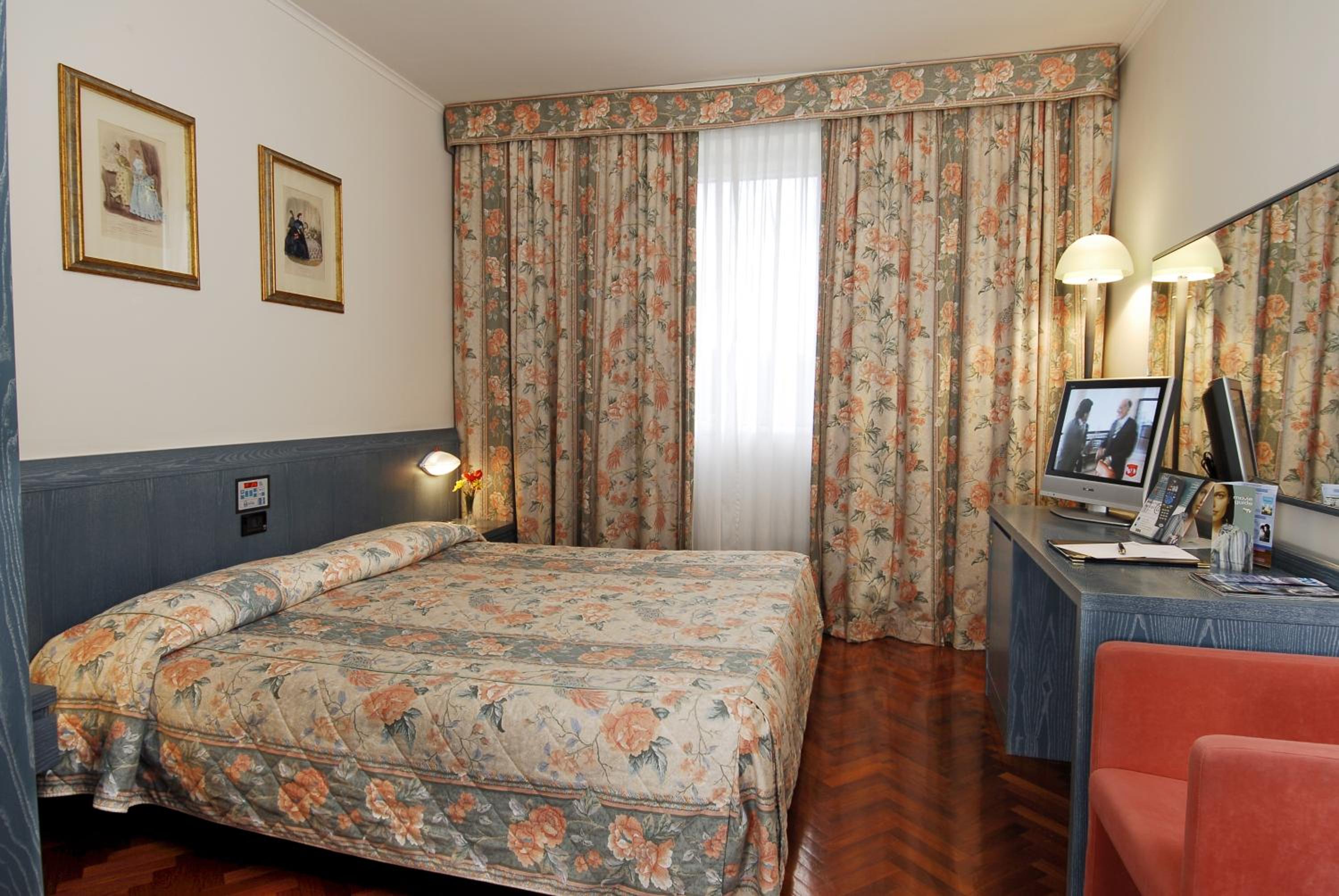 Double or Twin Room - Photo 4