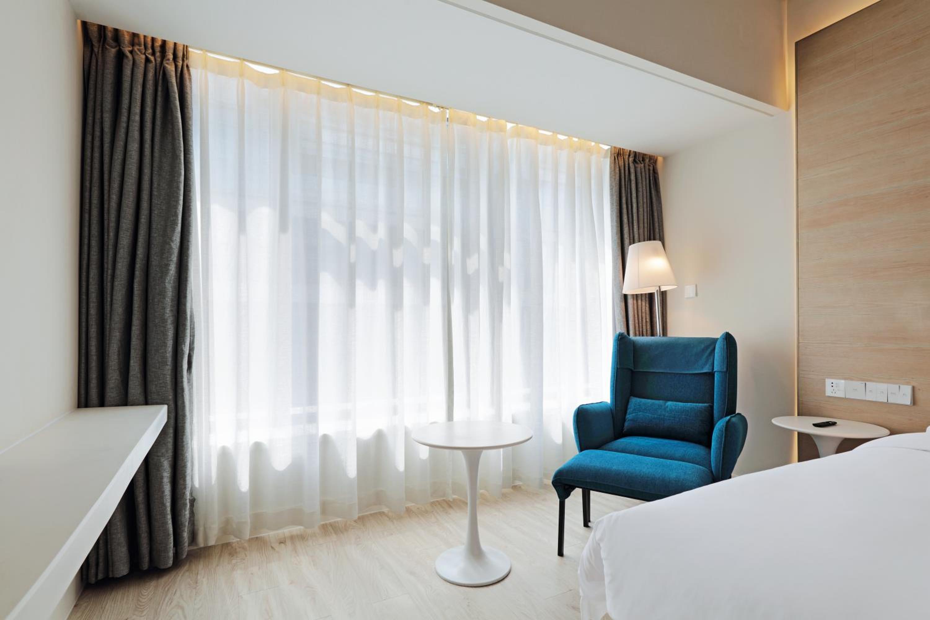 Standard Queen Room (5mins Walk to Meilan Airport) photo 3
