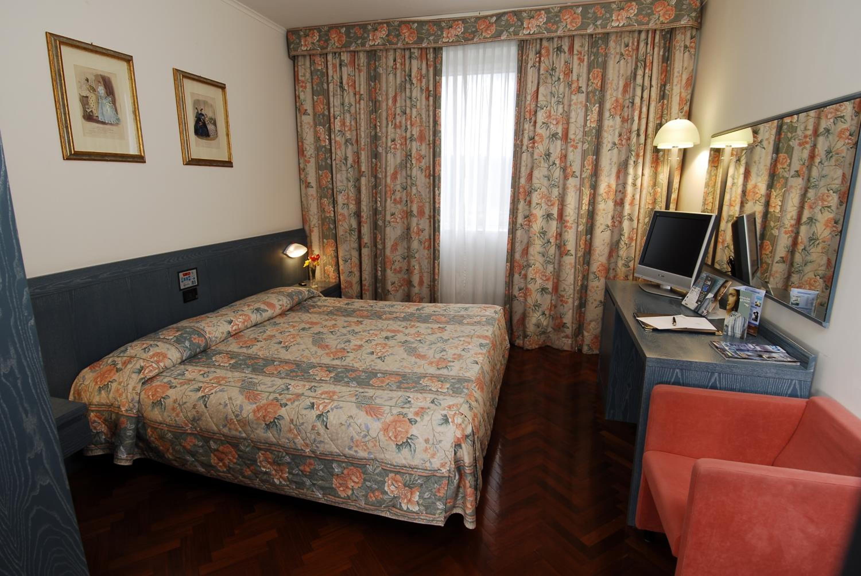 Double or Twin Room (1 Adult) - Photo 1