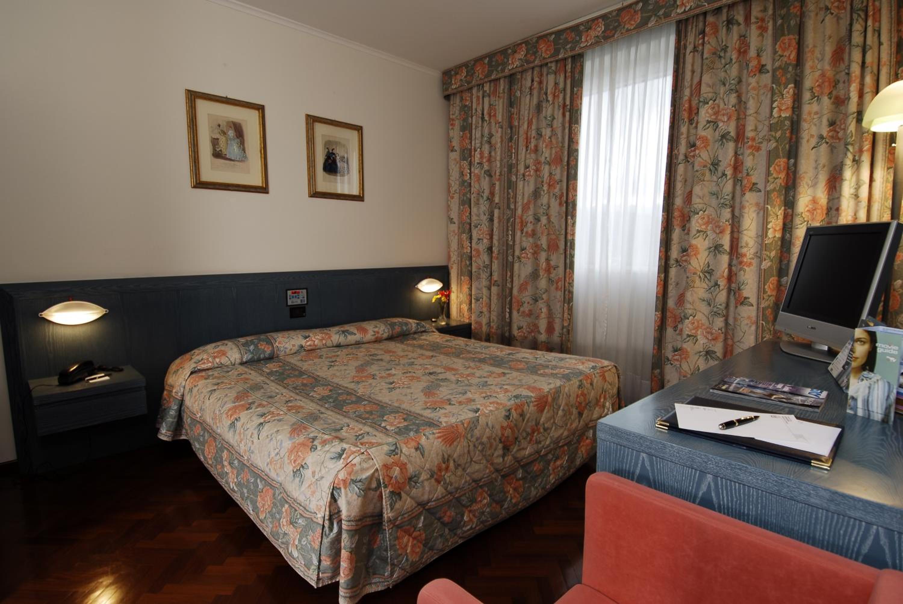 Double or Twin Room (1 Adult) - Photo 3