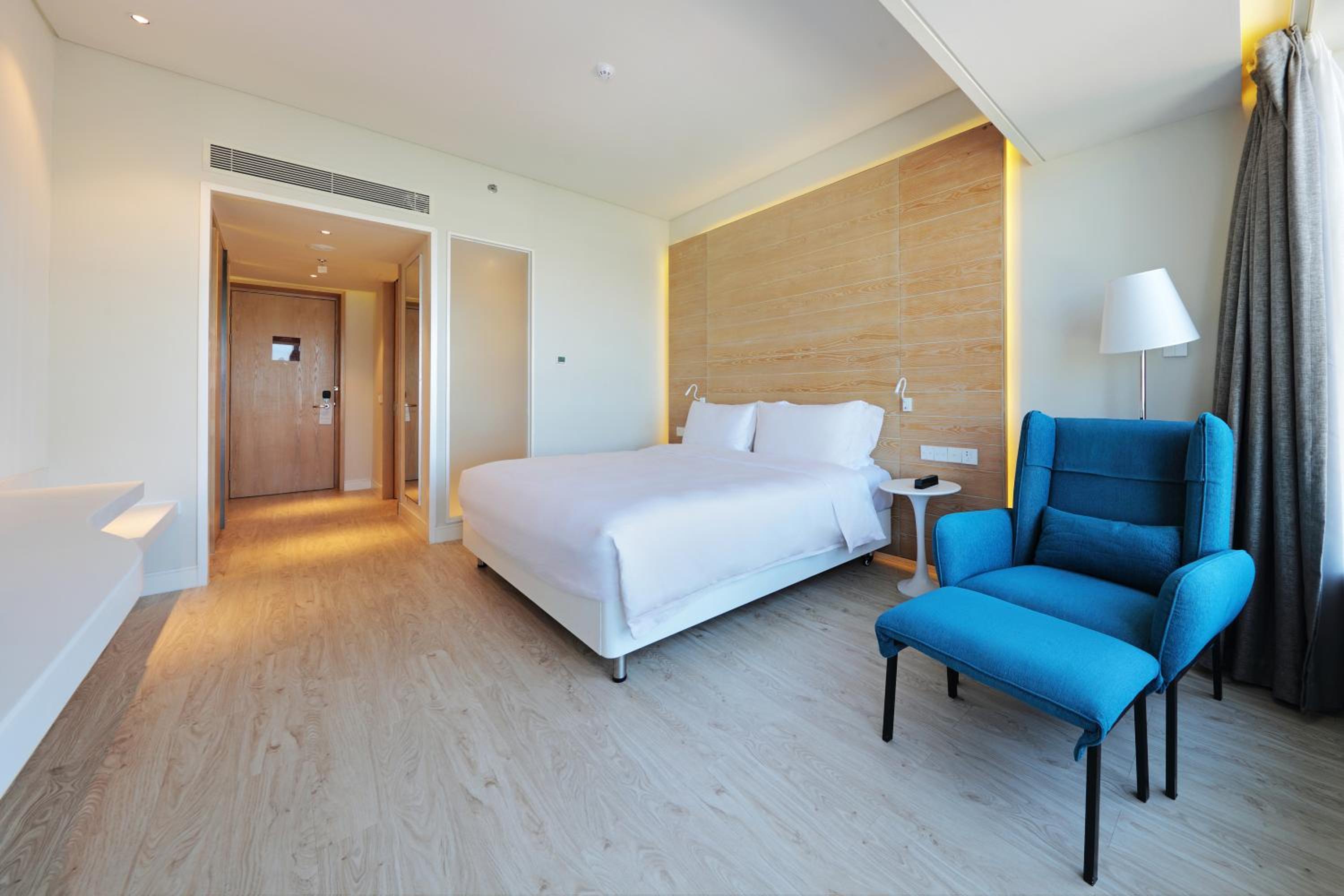 Superior Queen Room (5mins Walk to Meilan Airport) photo 1