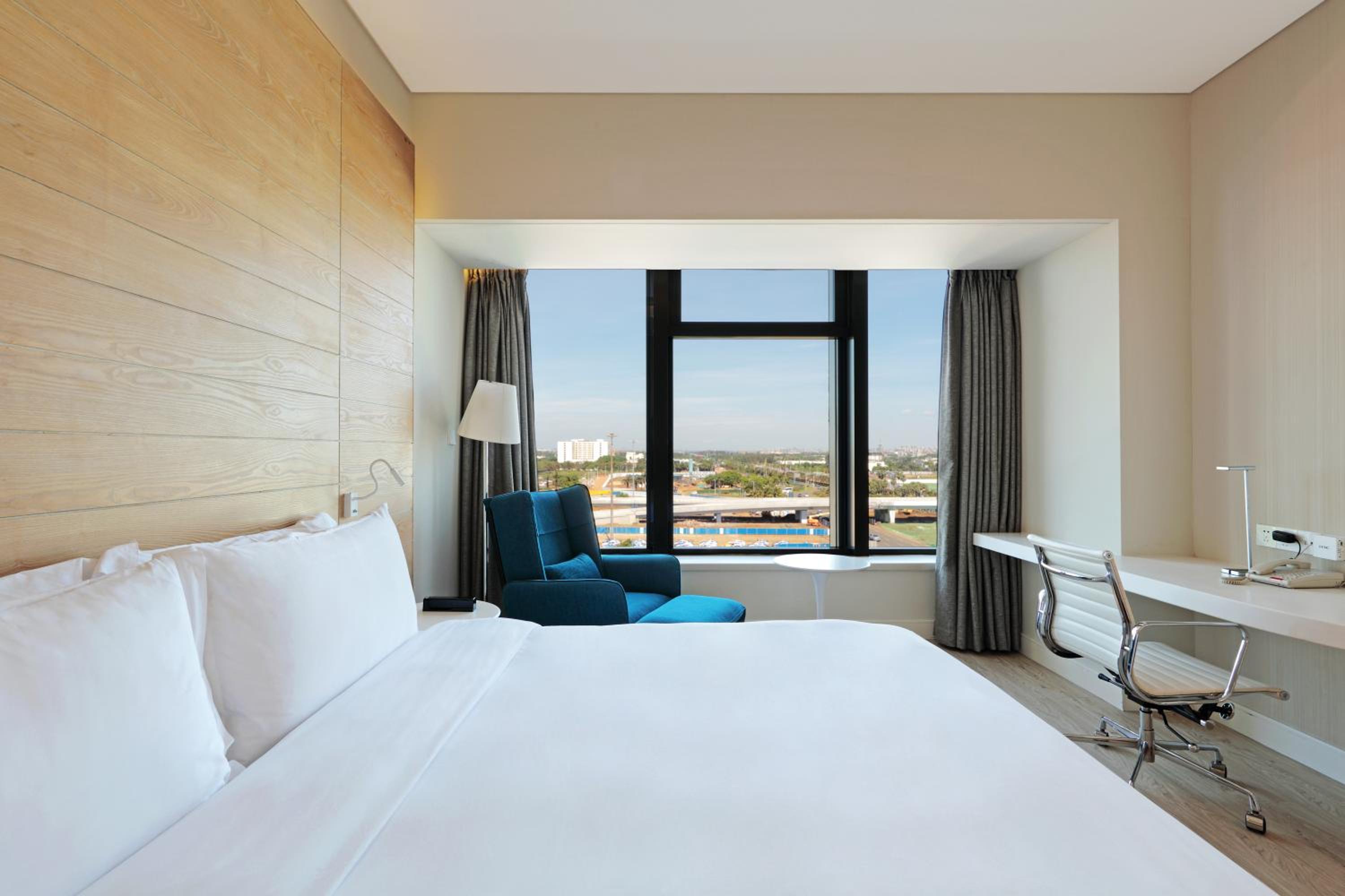 Superior Queen Room (5mins Walk to Meilan Airport) photo 3
