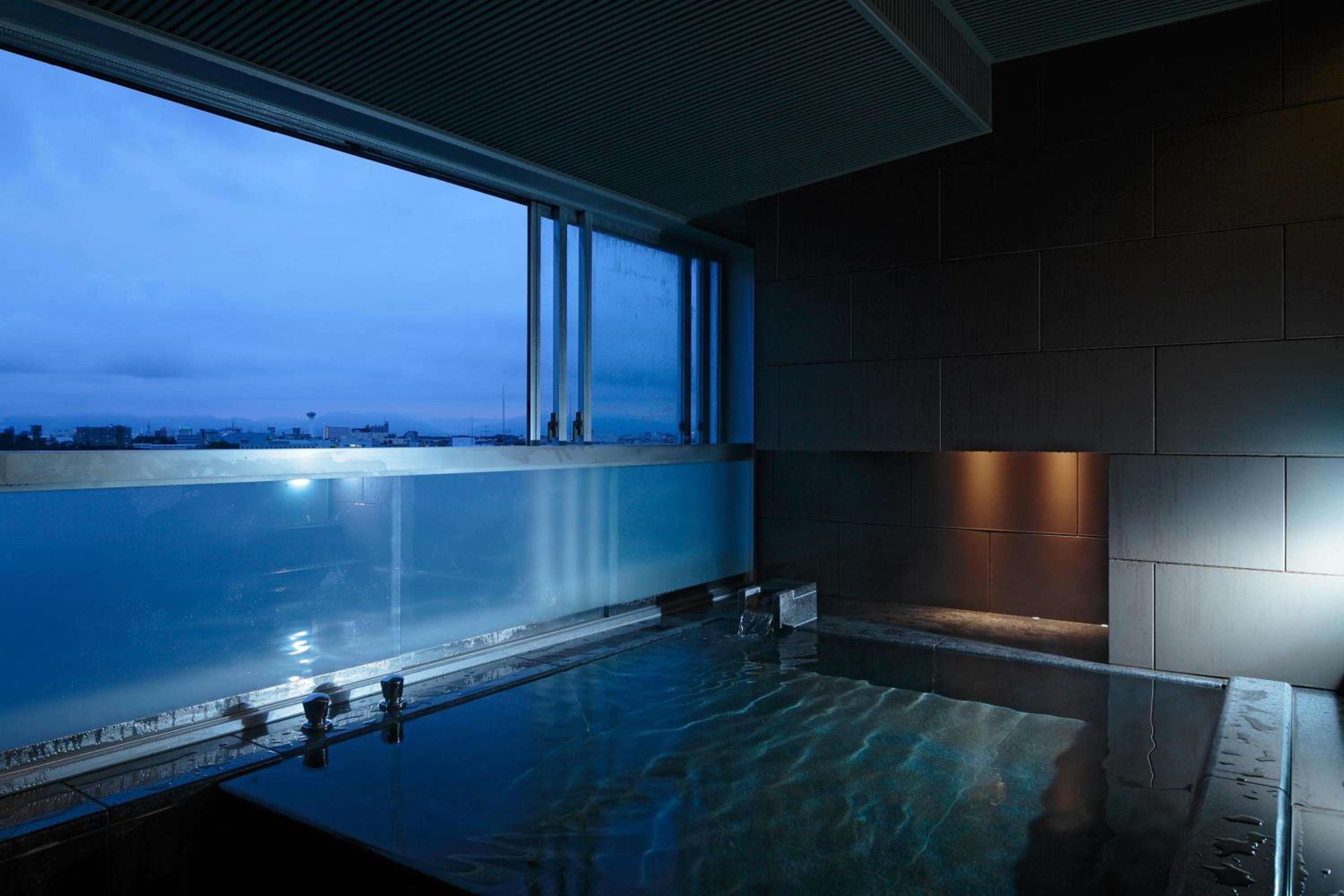 Suite with Hot Spring Bath - Photo 9