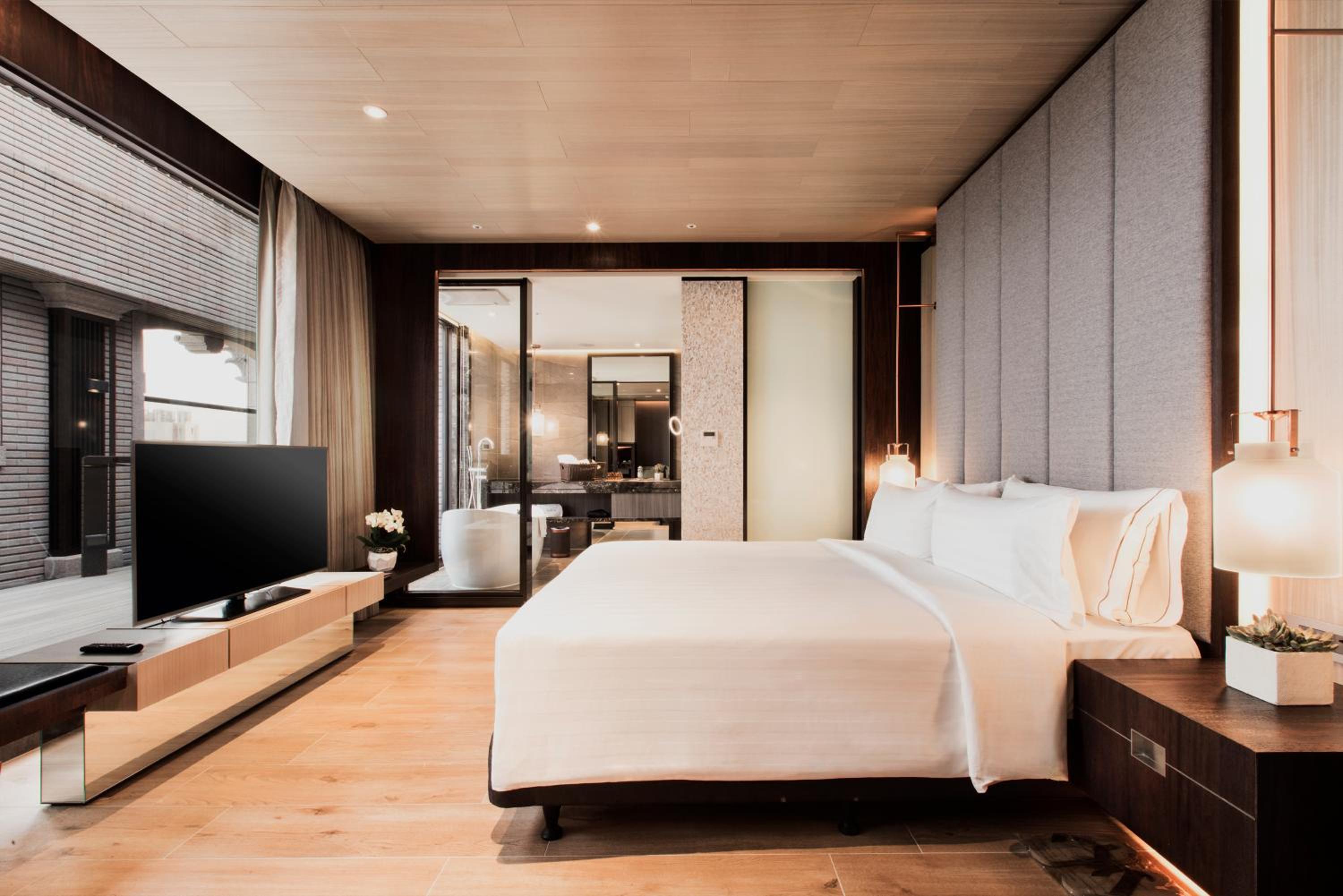 Staycation Offer - Double Room with Hot Spring (30 Hours)