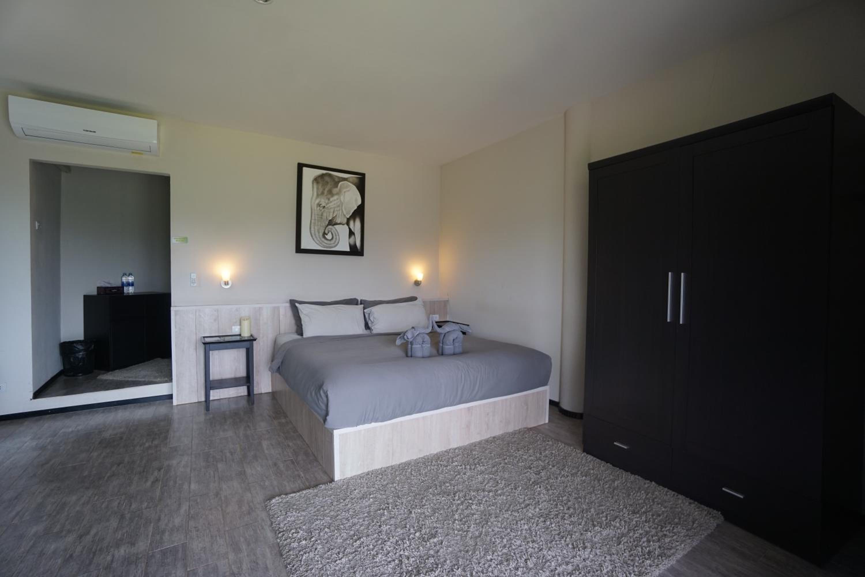 Double Room with Garden View - Photo 14