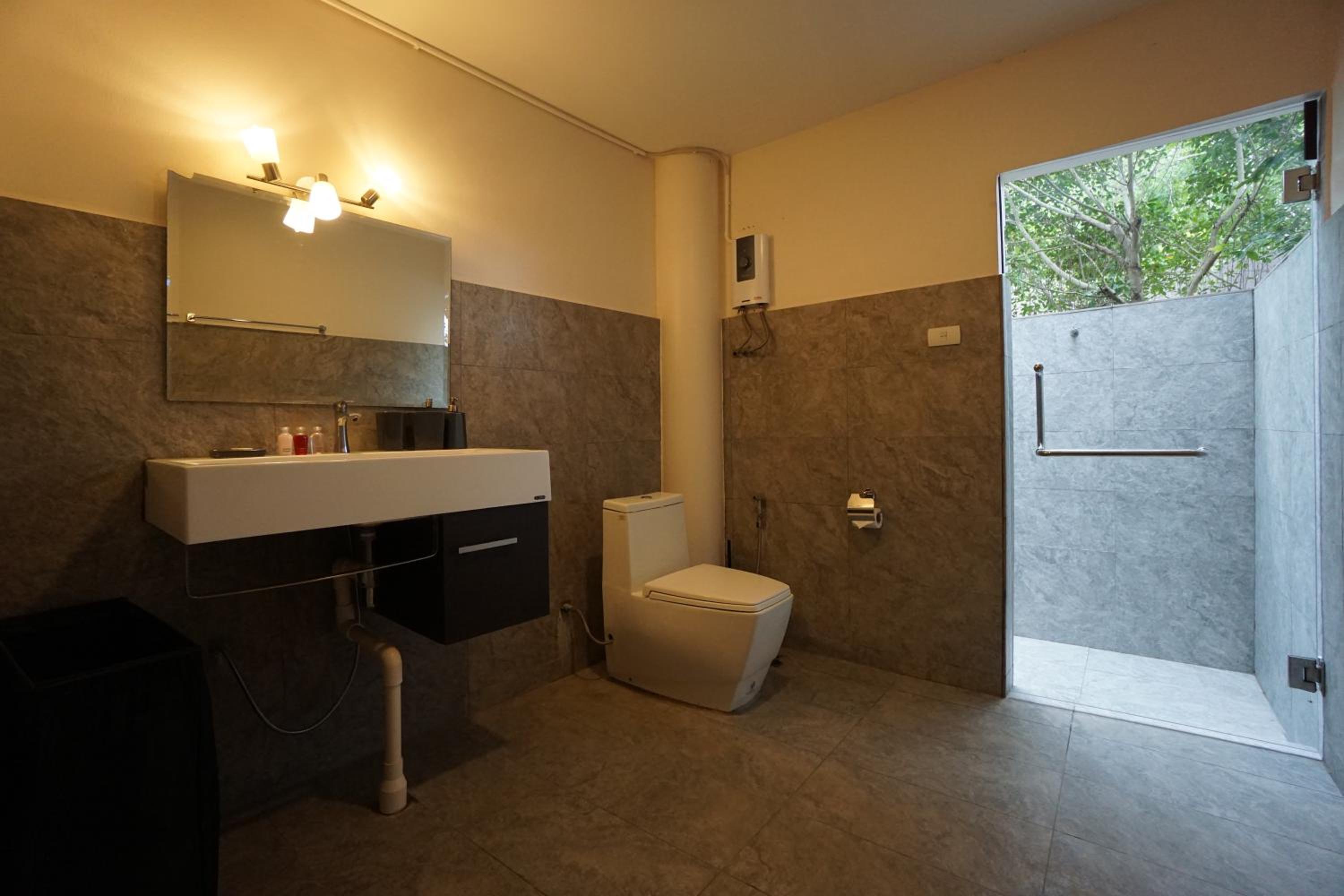 Double Room with Garden View - Photo 9
