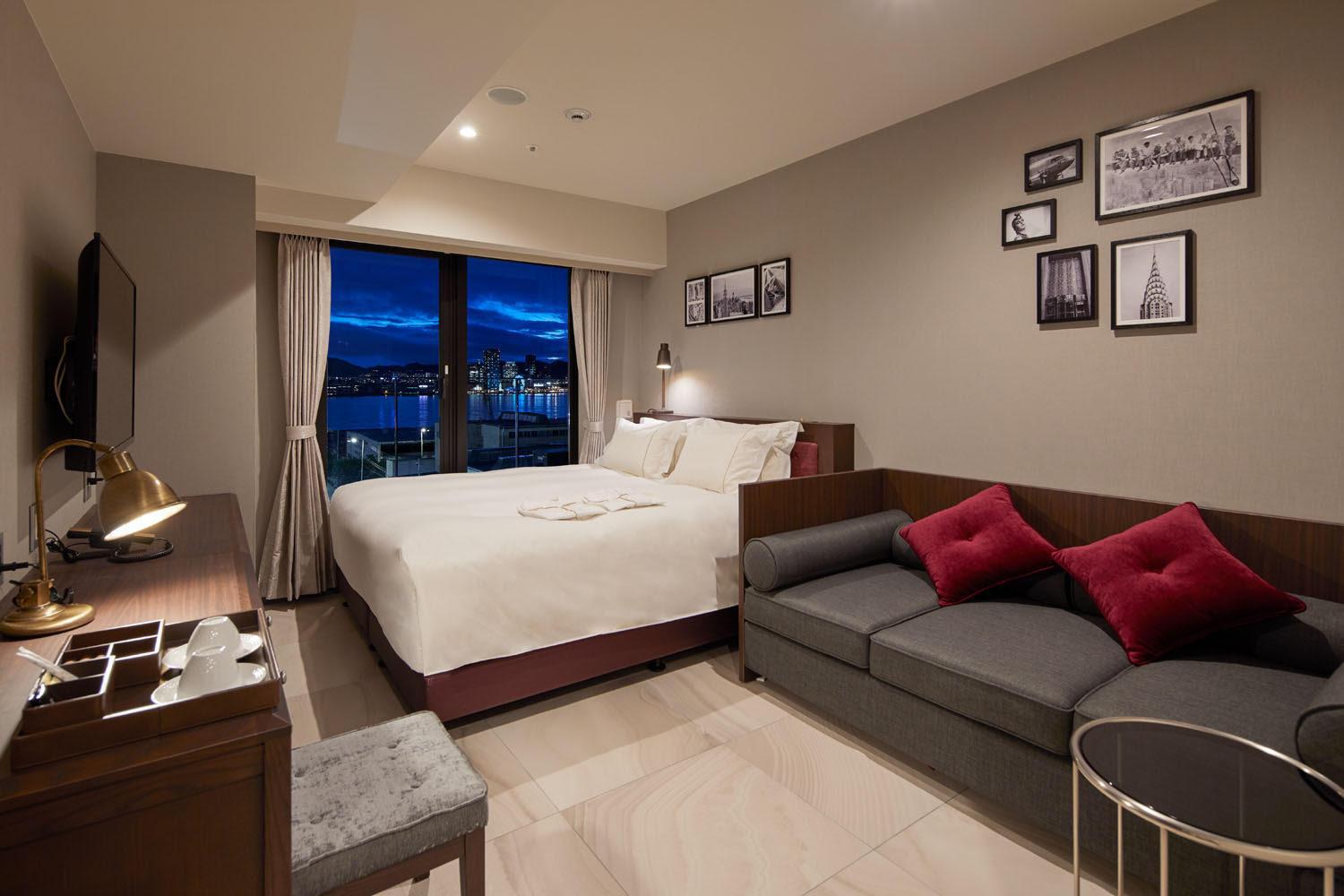 Superior King Room with Harbor View (with Extra Bed from 3 Adults) - Photo 1