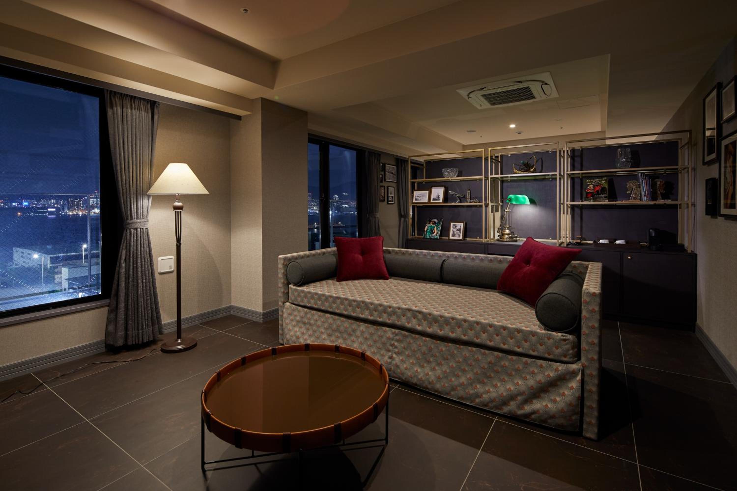 Suite with Harbor View (with Extra Bed from 5 Adults) - Photo 1