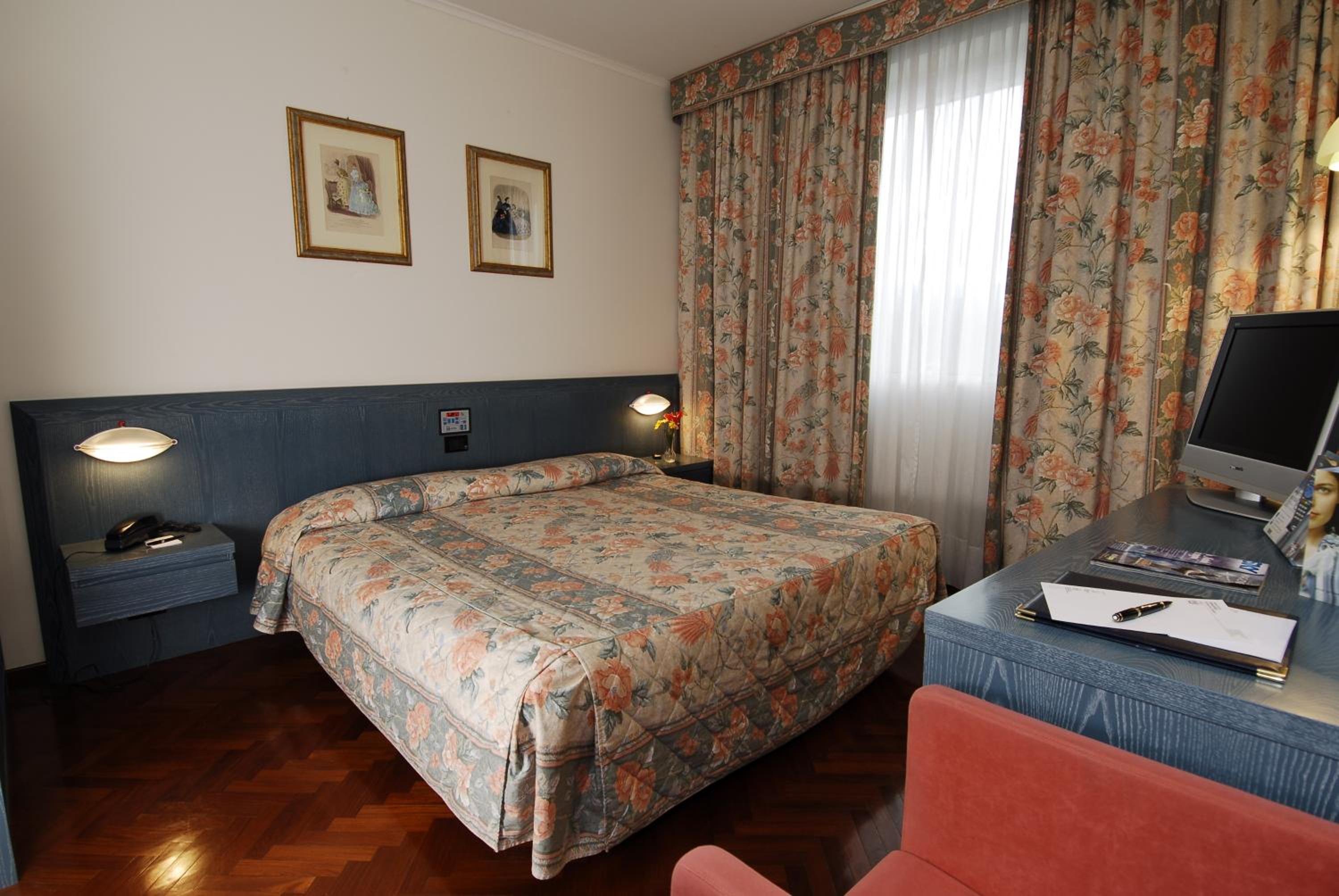 Double or Twin Room - Photo 3