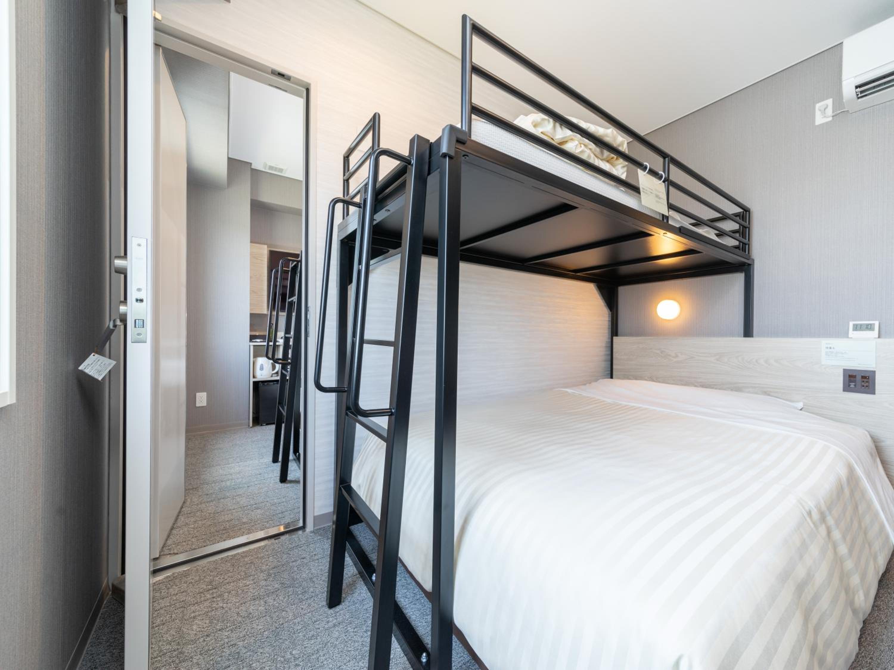 Two Connecting Twin Rooms with Bunk Beds - Non-Smoking - Photo 2