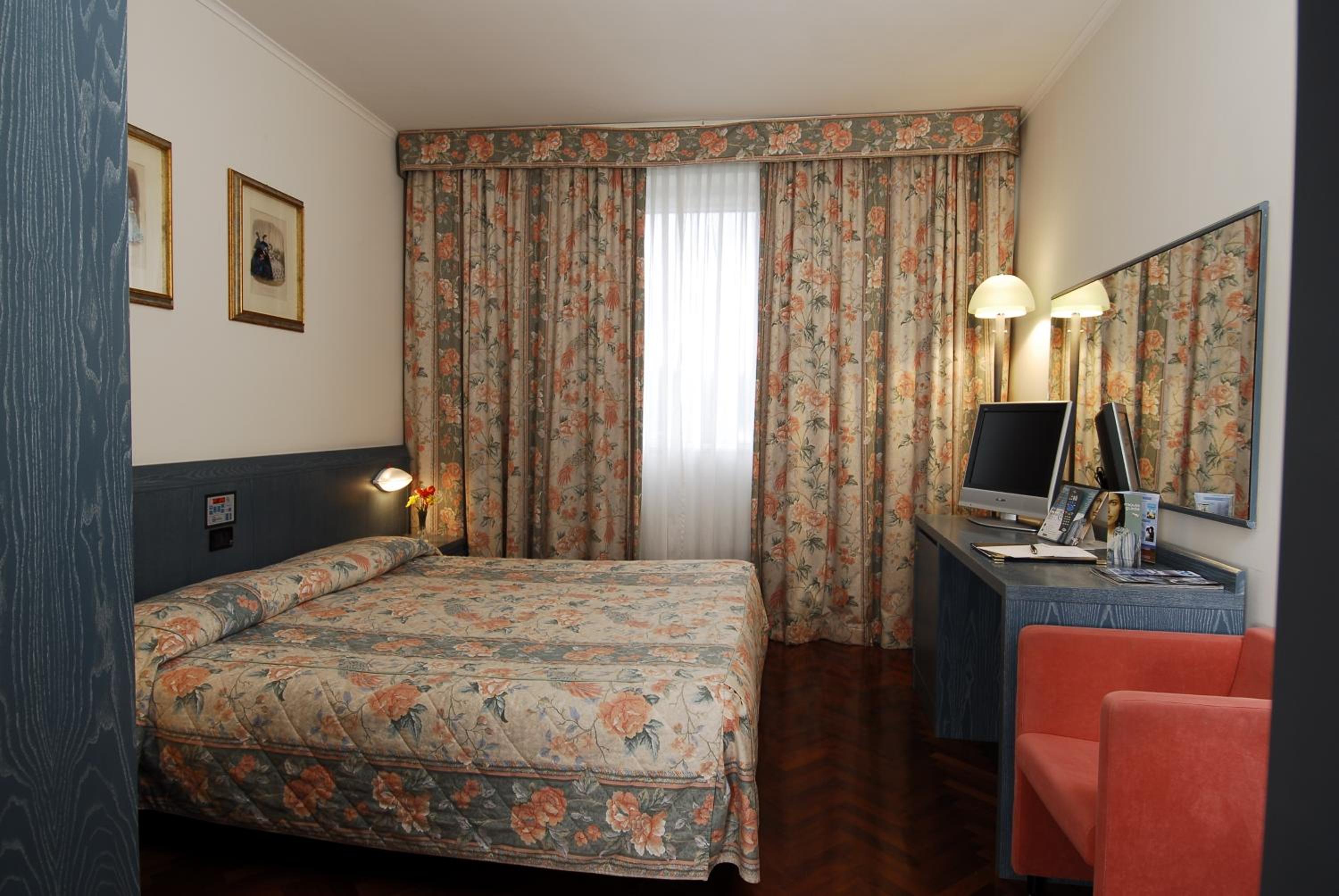 Double or Twin Room - Photo 2