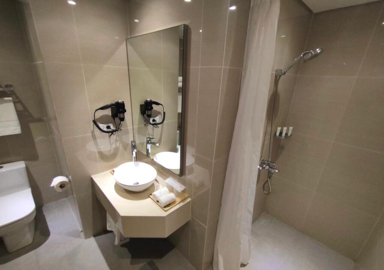 One Bedroom Executive Suite with Living Room - Photo 8