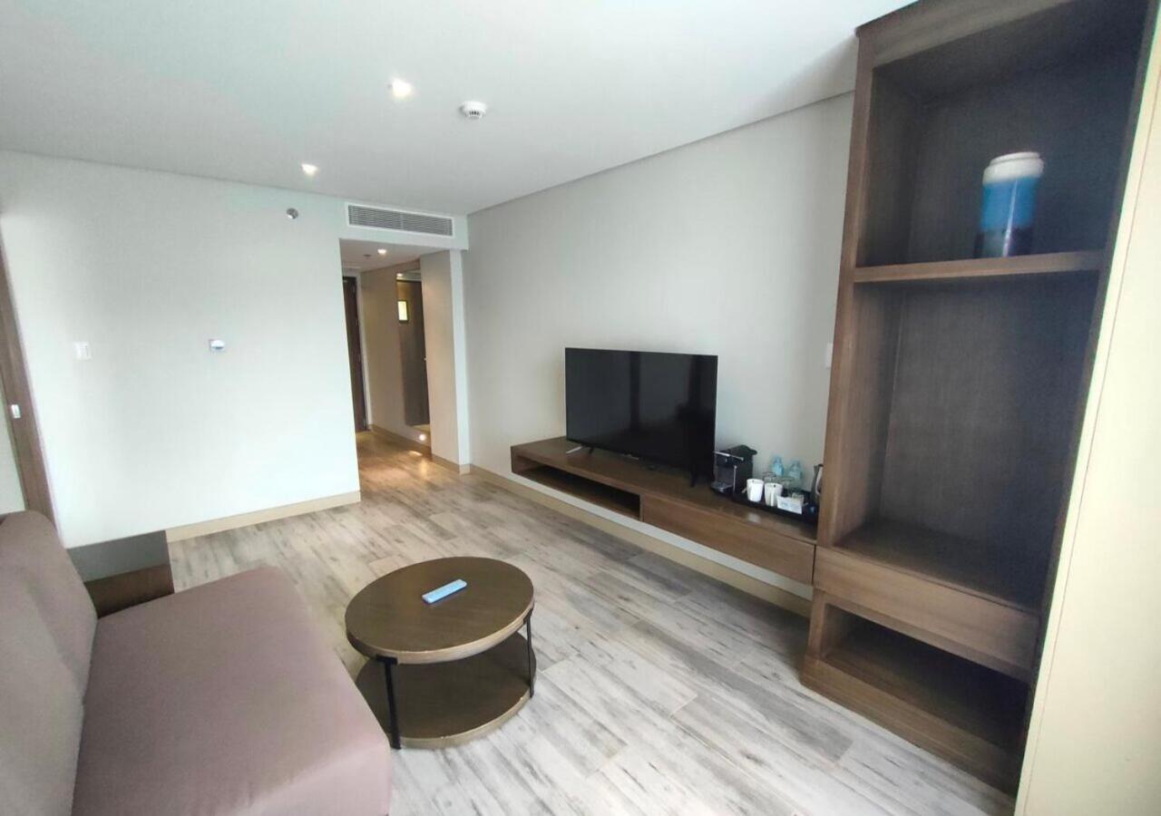 One Bedroom Executive Suite with Living Room - Photo 5