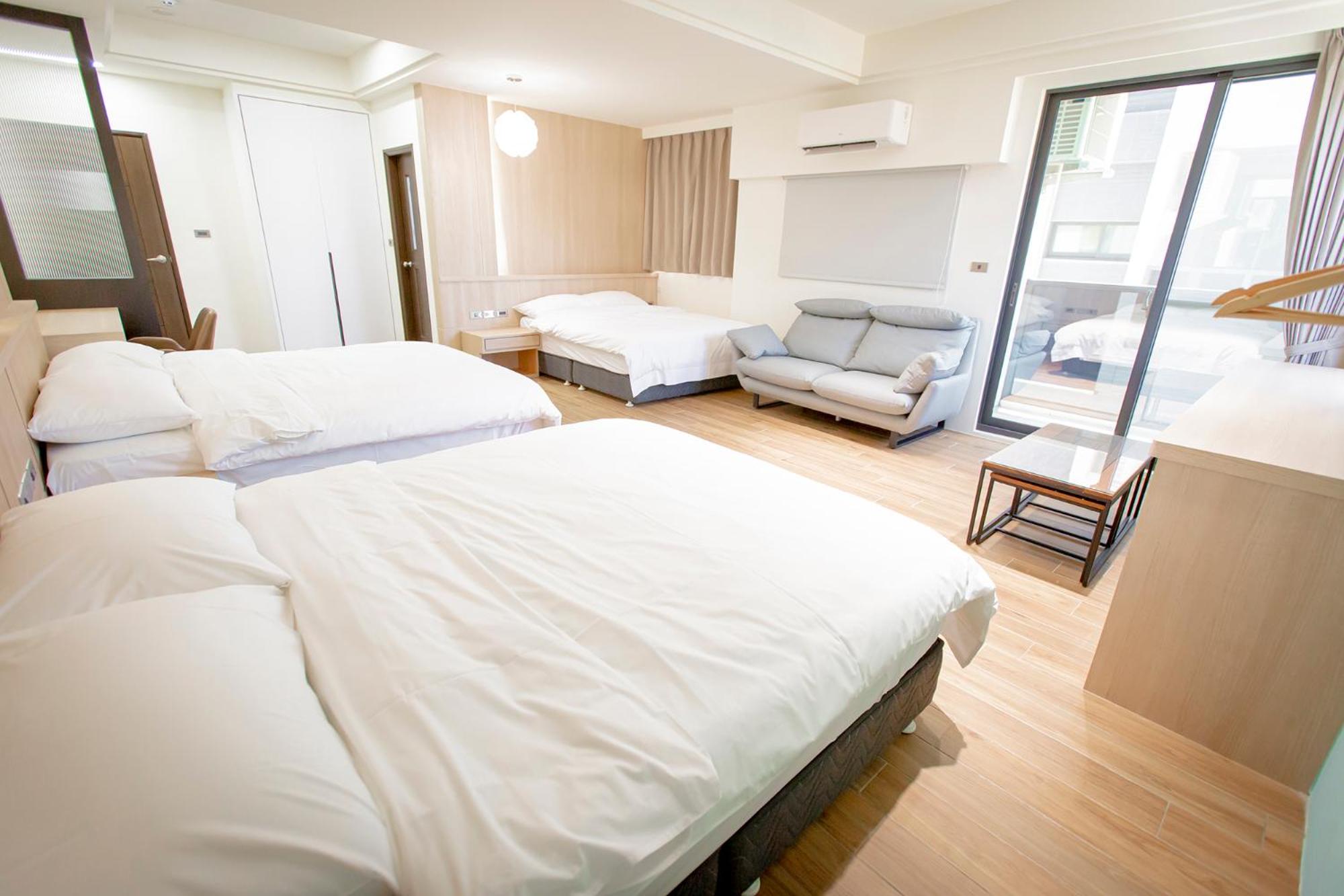 Deluxe Family Room - Photo 2