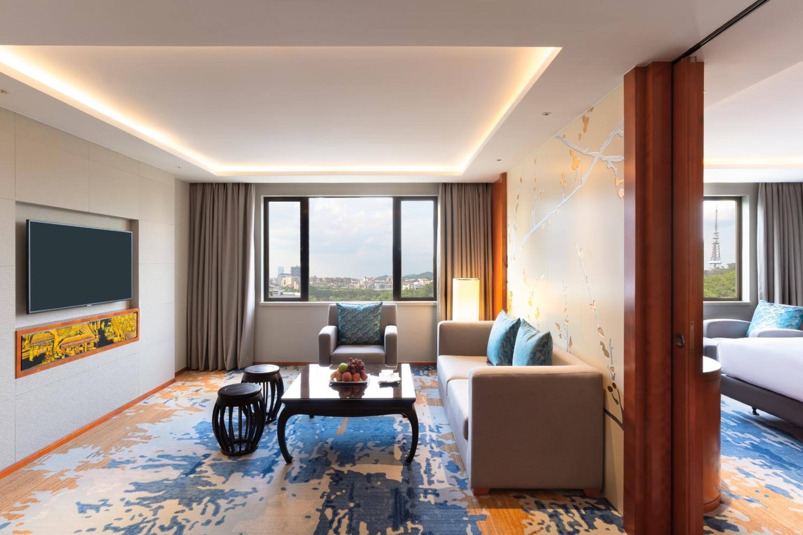 Executive Suite thumbnail 5