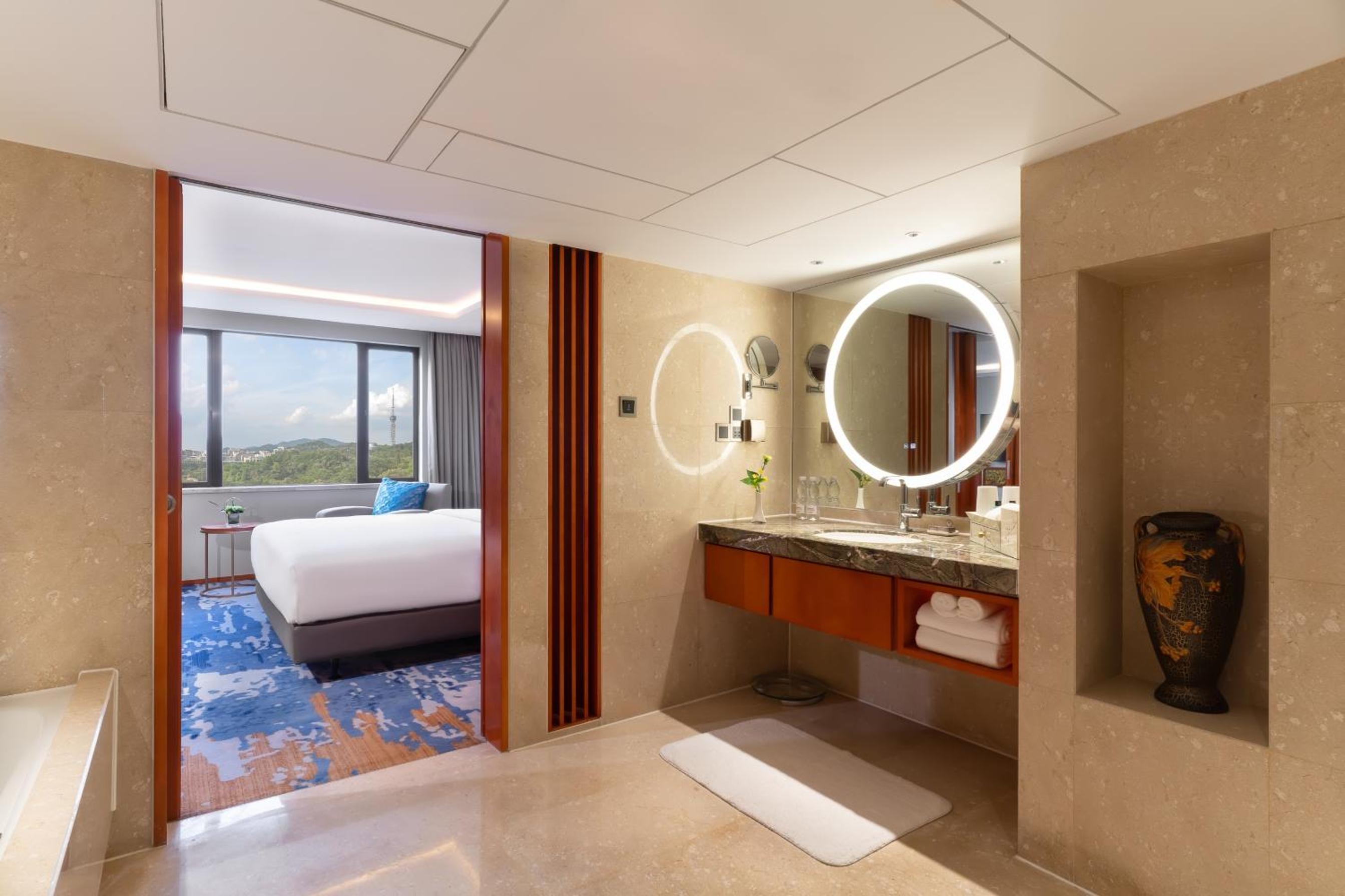 Executive Suite thumbnail 6