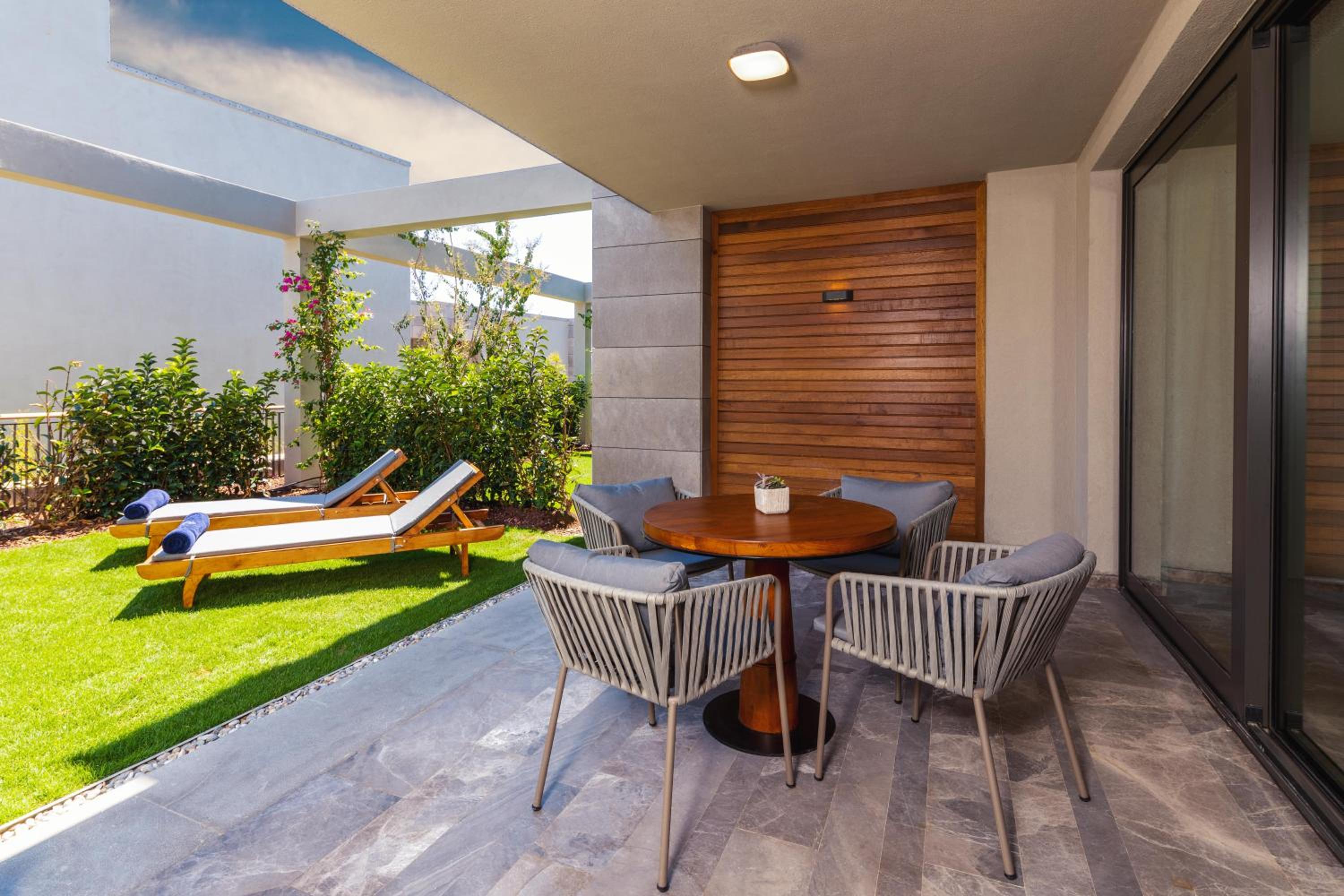Grand Garden Suite photo 2