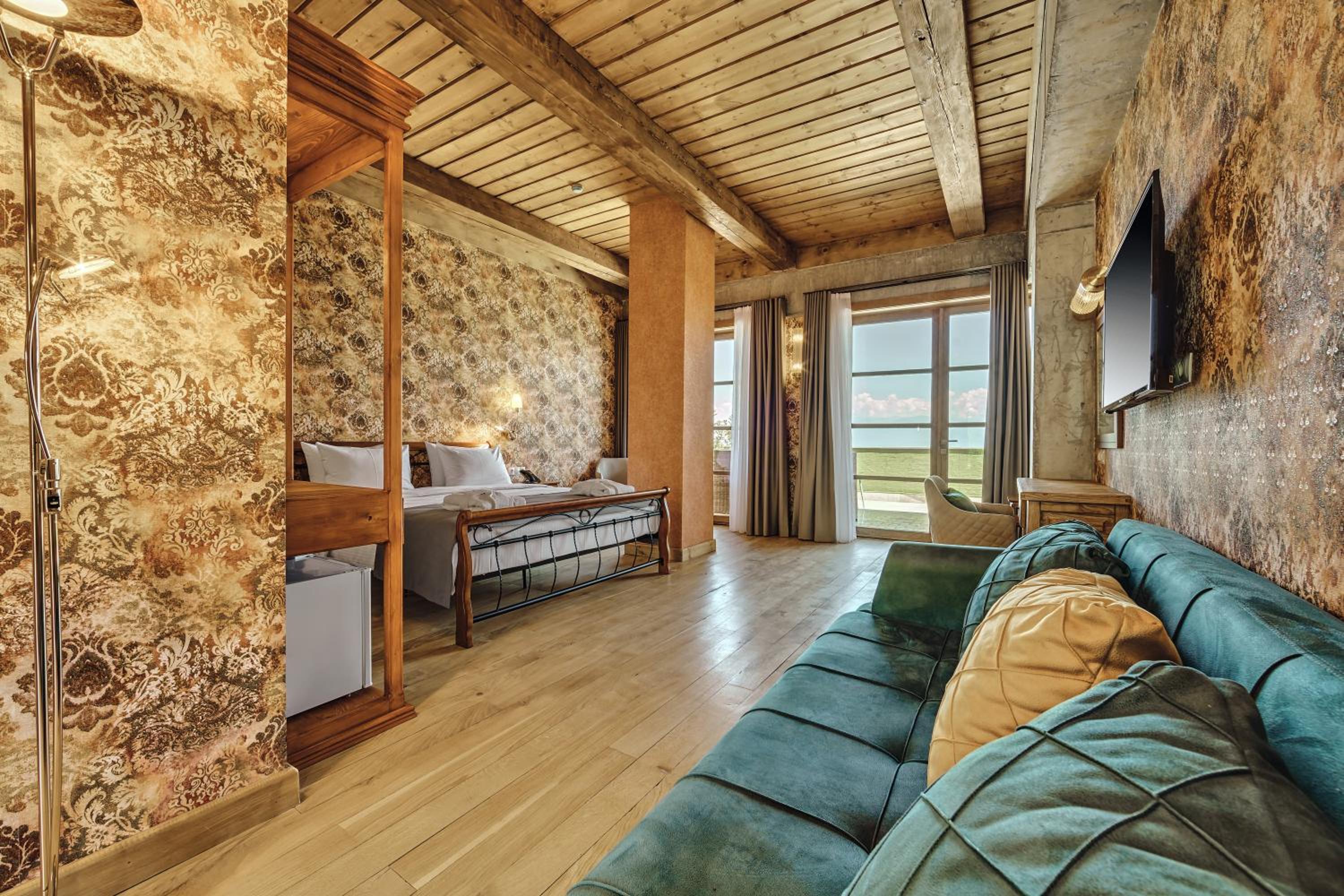 Suite with Hot Tub