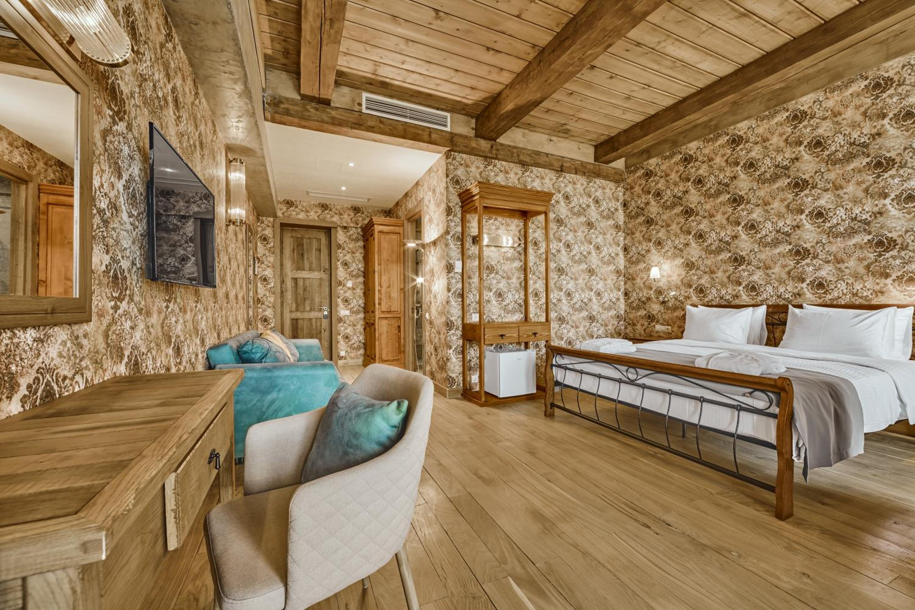 Junior Suite with Caucasus view