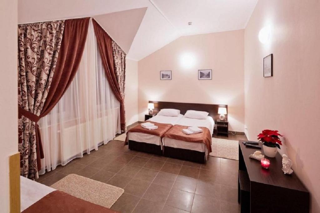 Twin Room with Bath photo 1