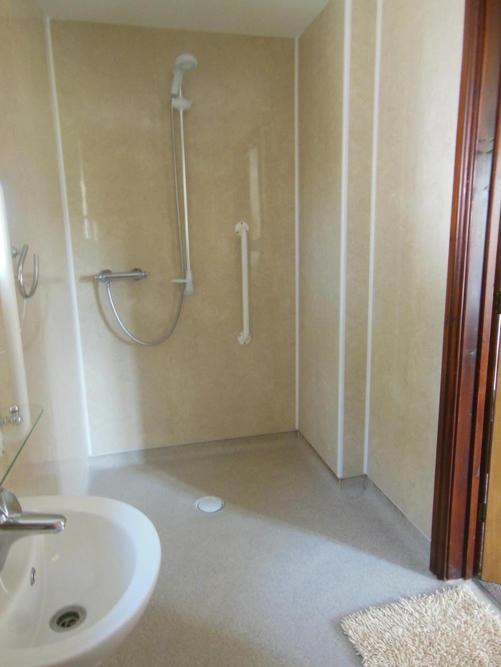 Family Room - Disability Access - Photo 4
