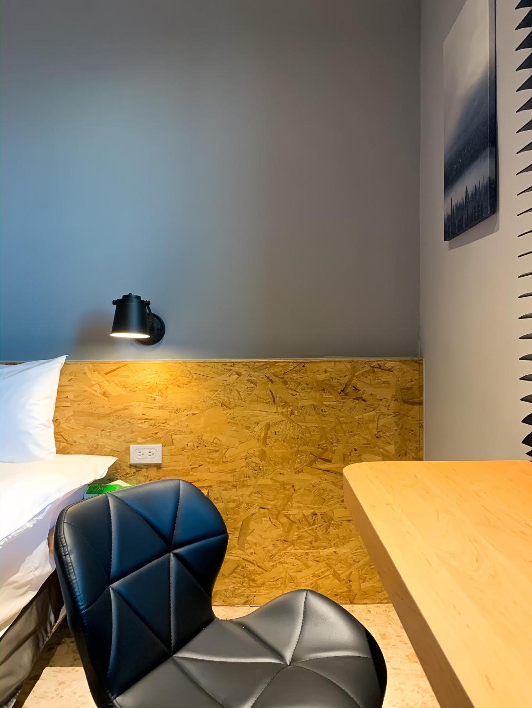 Deluxe Double Room with Shower photo 2