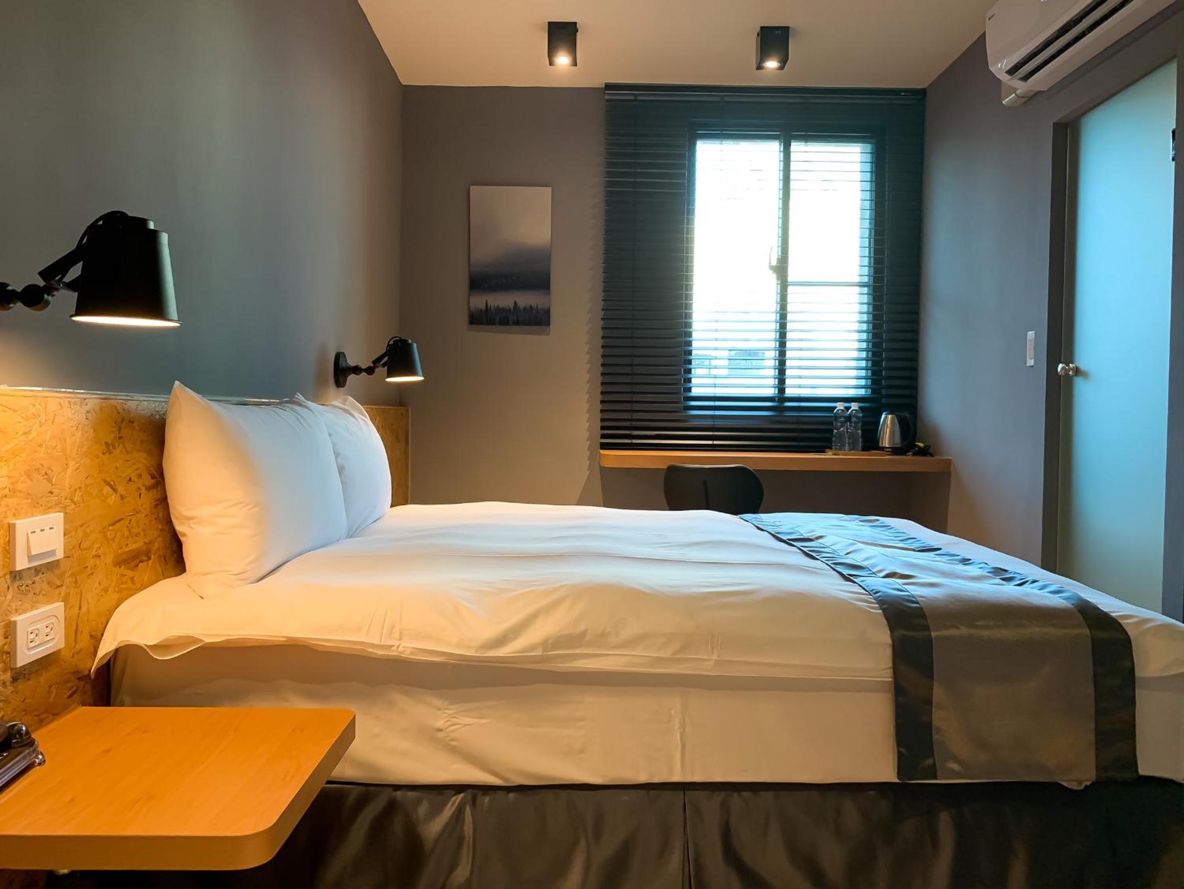 Deluxe Double Room with Shower photo 3