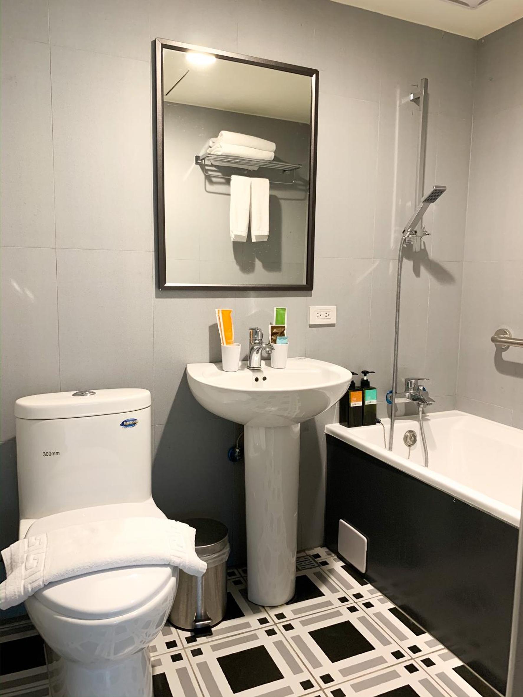 Deluxe Double Room with Bath photo 2