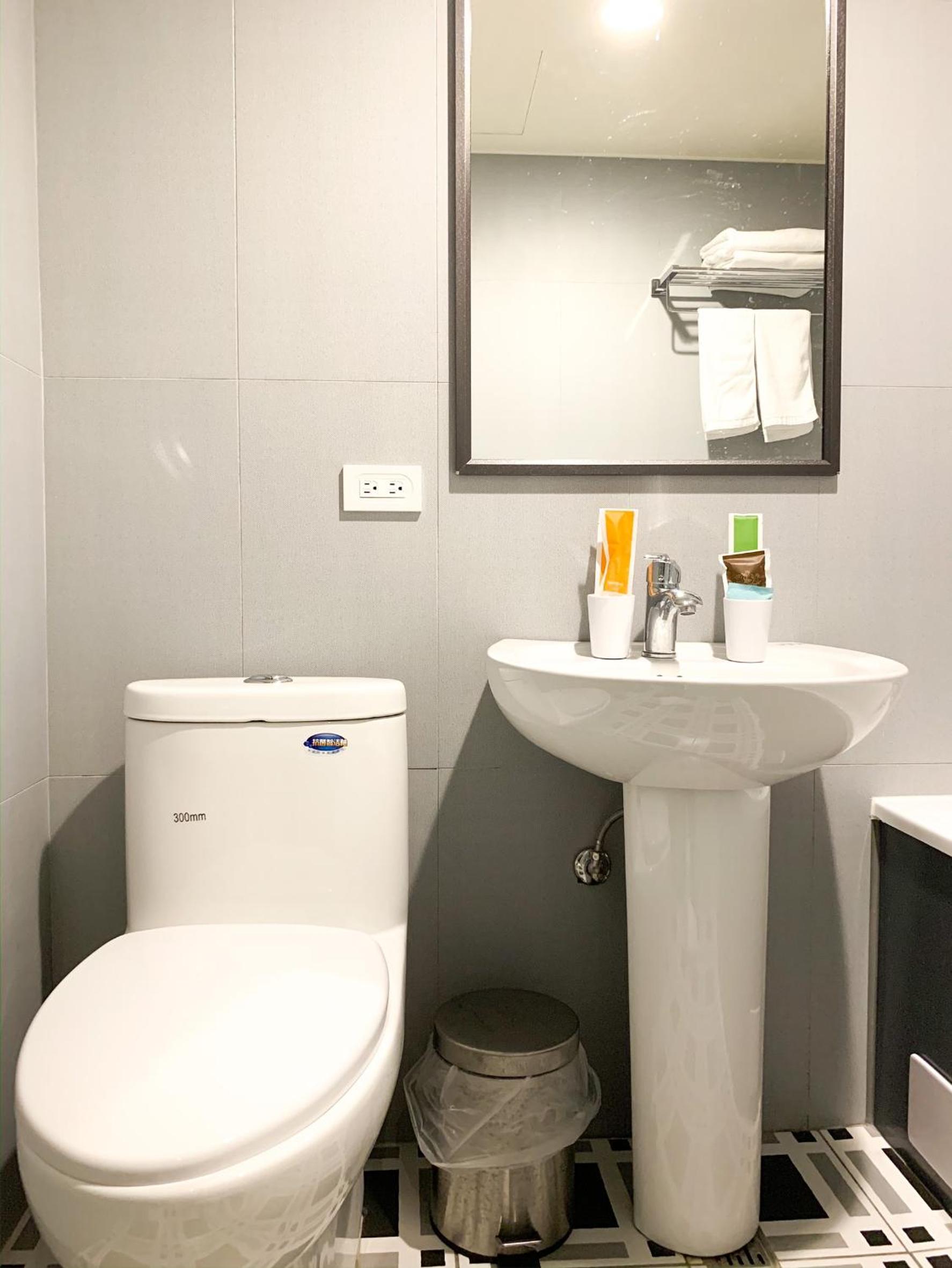 Deluxe Double Room with Bath photo 3