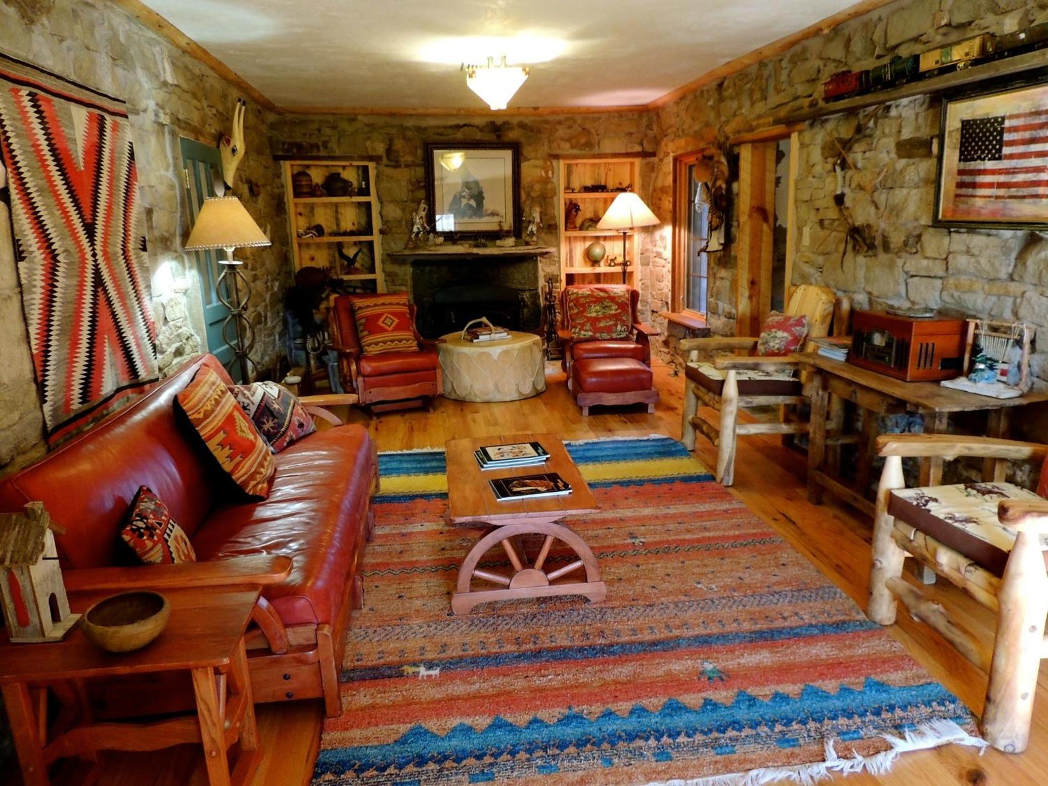 Three-Bedroom Home - Photo 7