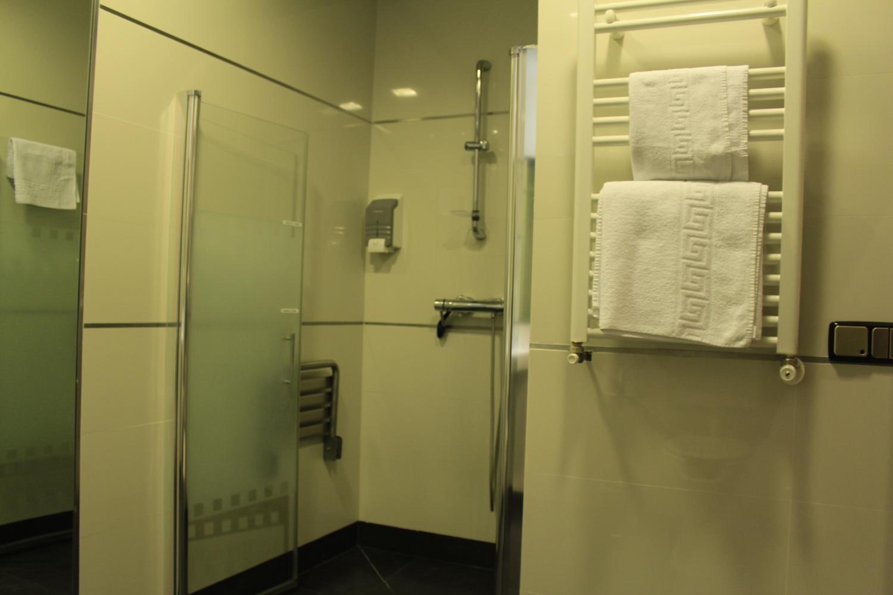 Twin Room - Photo 9