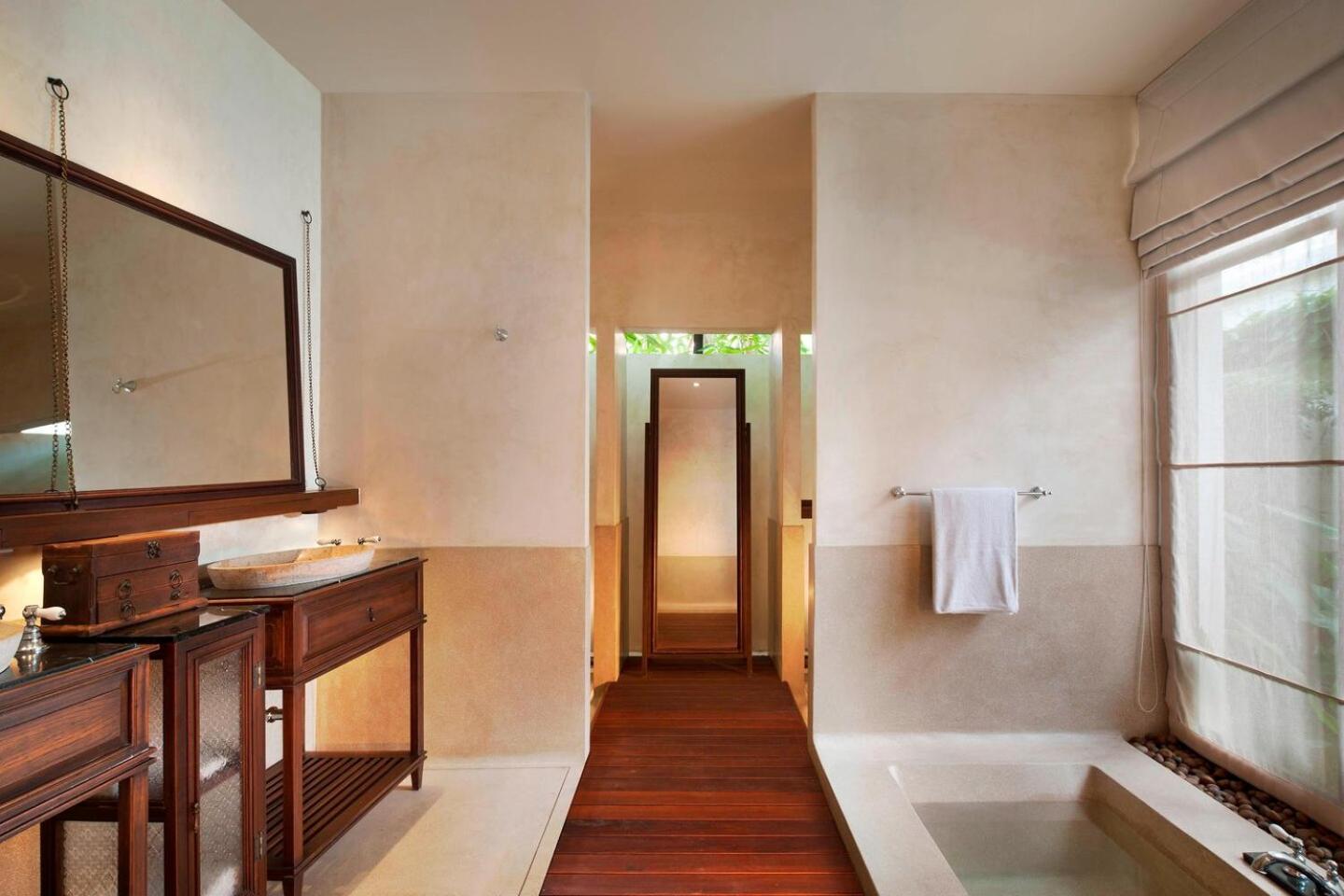 Pool Access Suite King - Photo 10