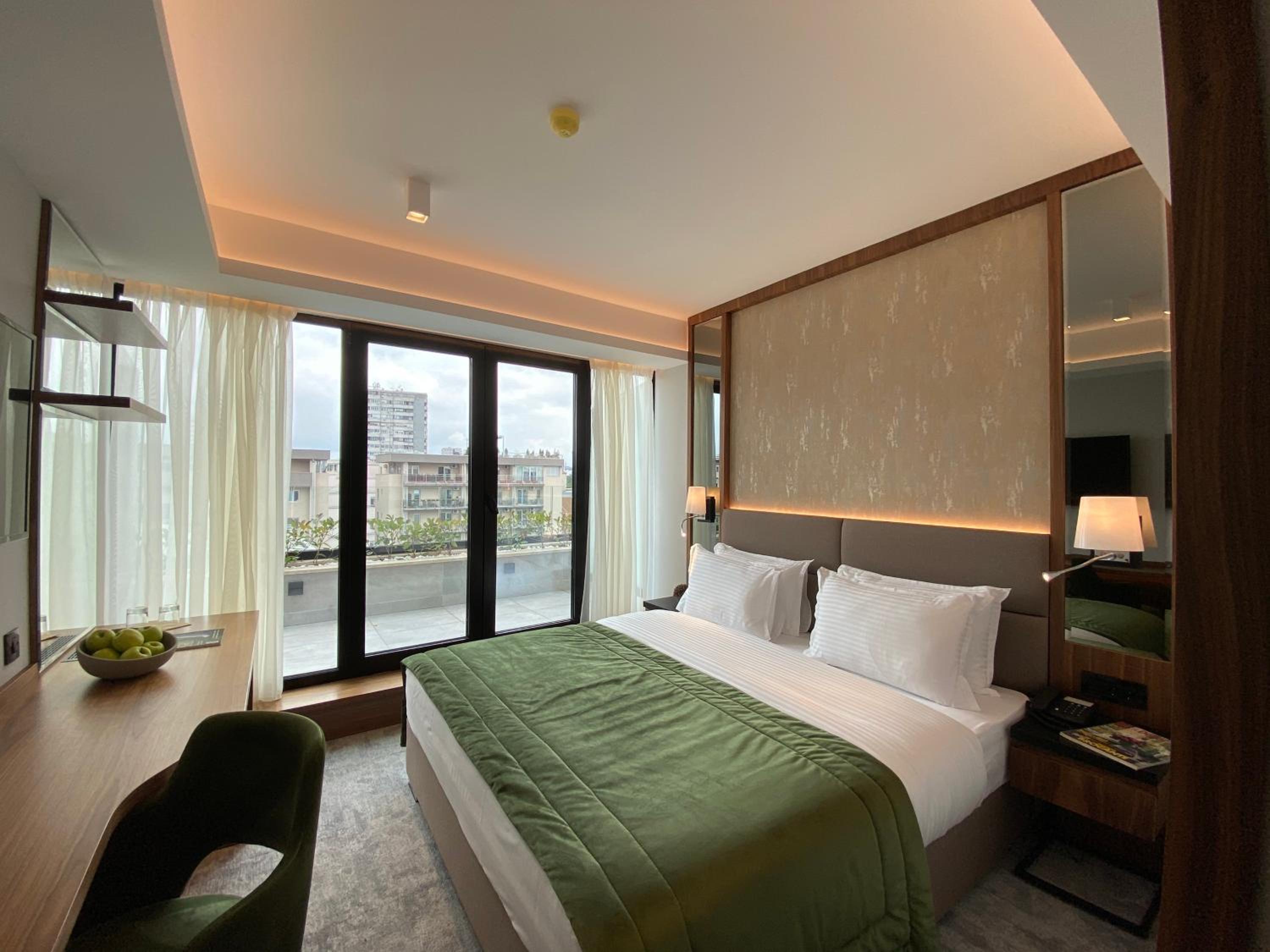 Double Room with Balcony - Photo 1