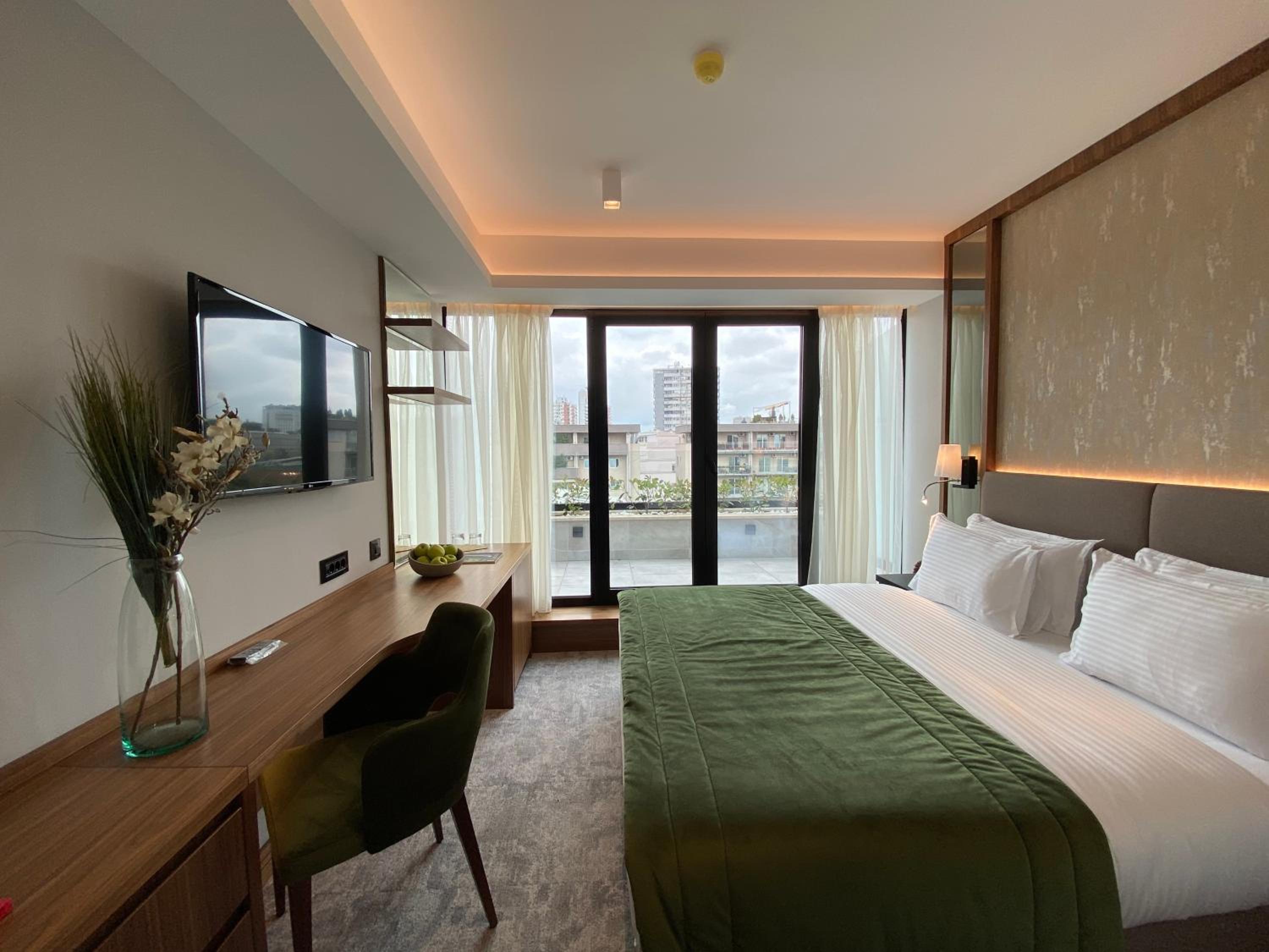 Double Room with Balcony - Photo 2