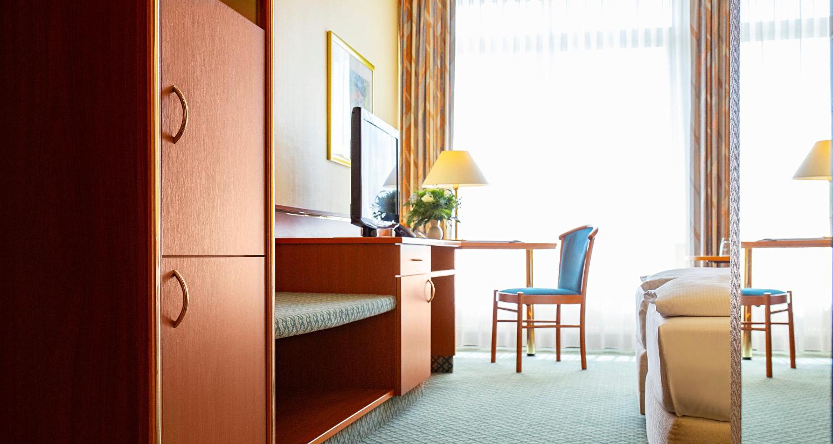 Standard Twin Room - Photo 3