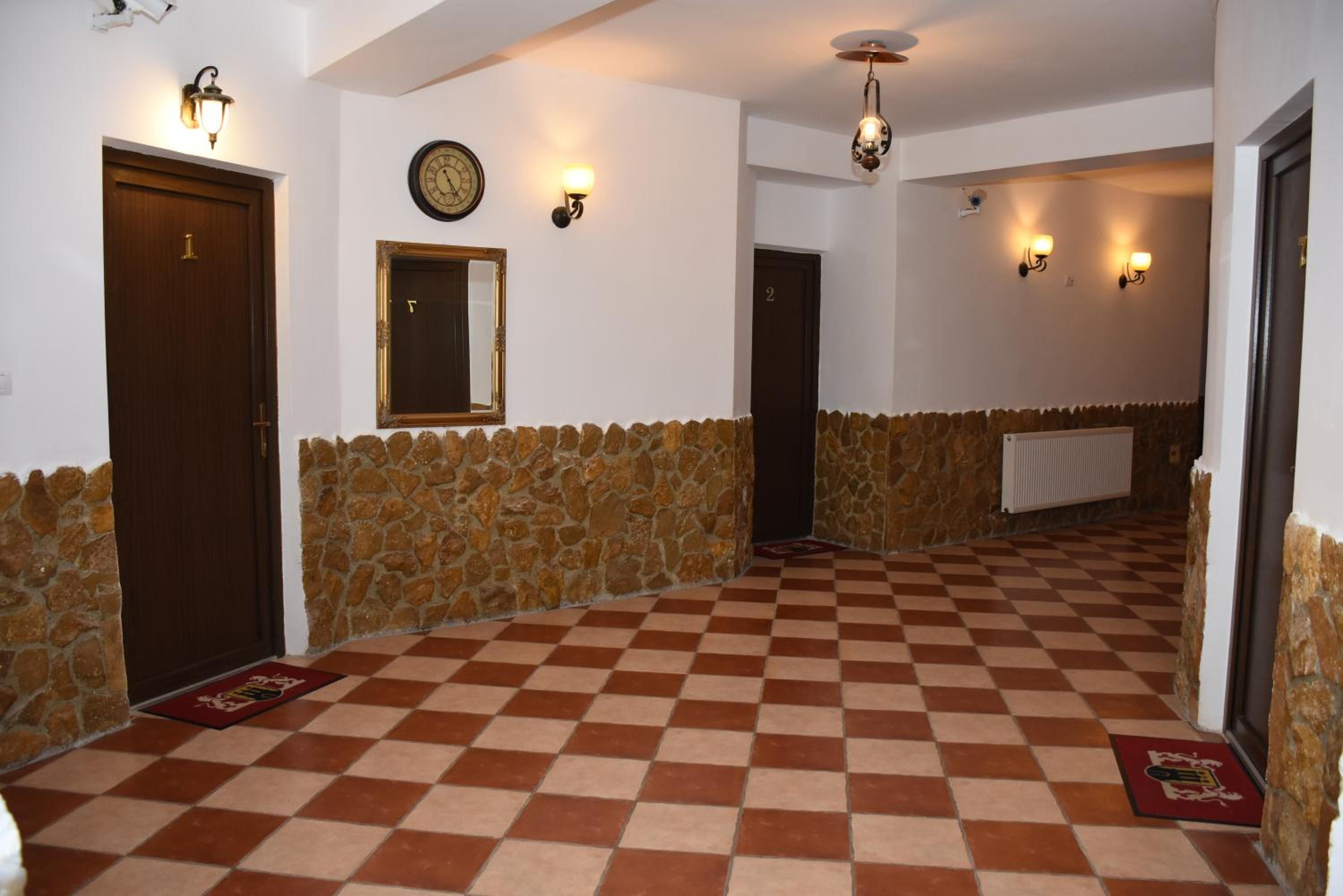Standard Double Room - Photo 9