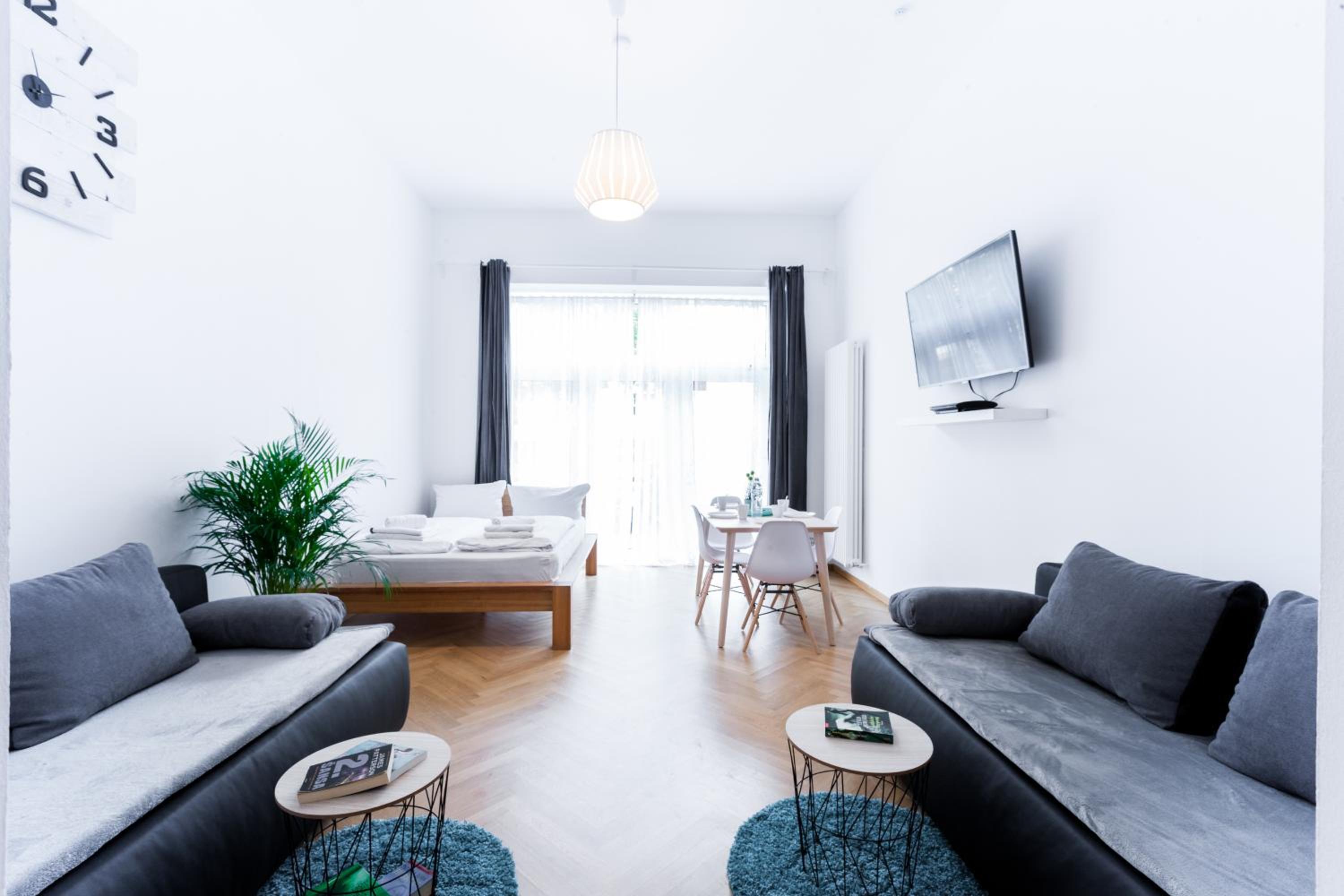 One-Bedroom Apartment photo 1