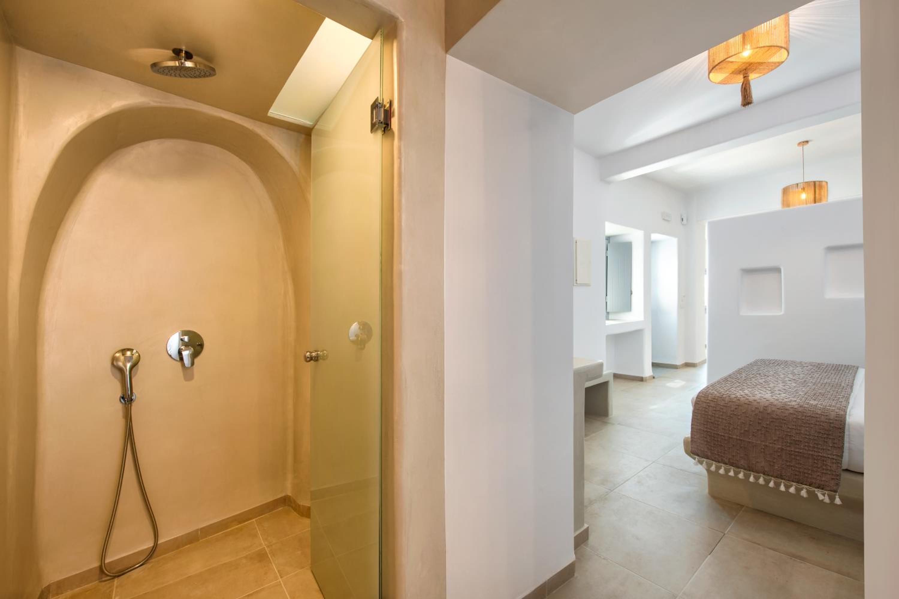 Superior Suite with Outdoor Hot Tub photo 3