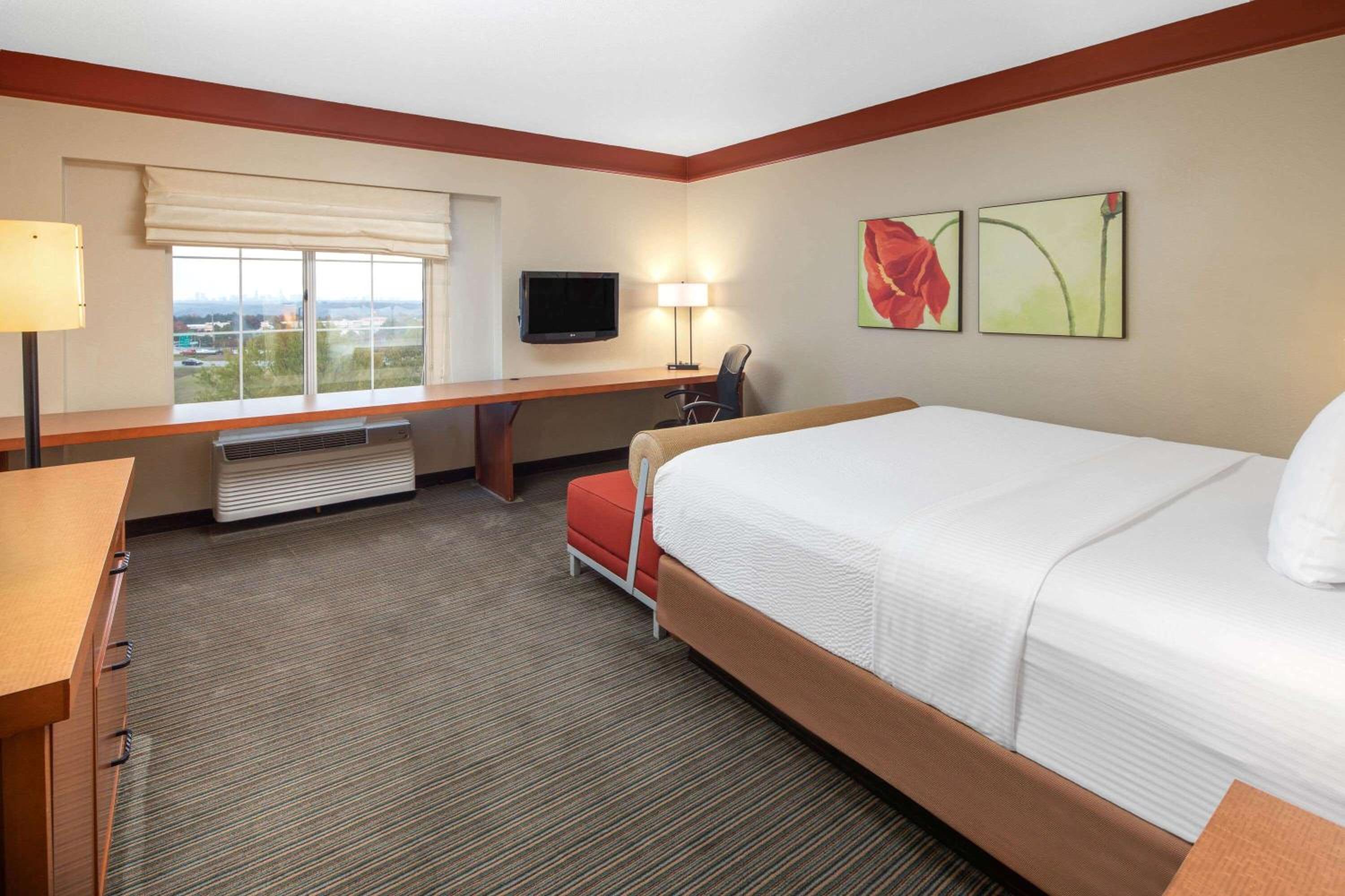 Deluxe King Room - Photo 4