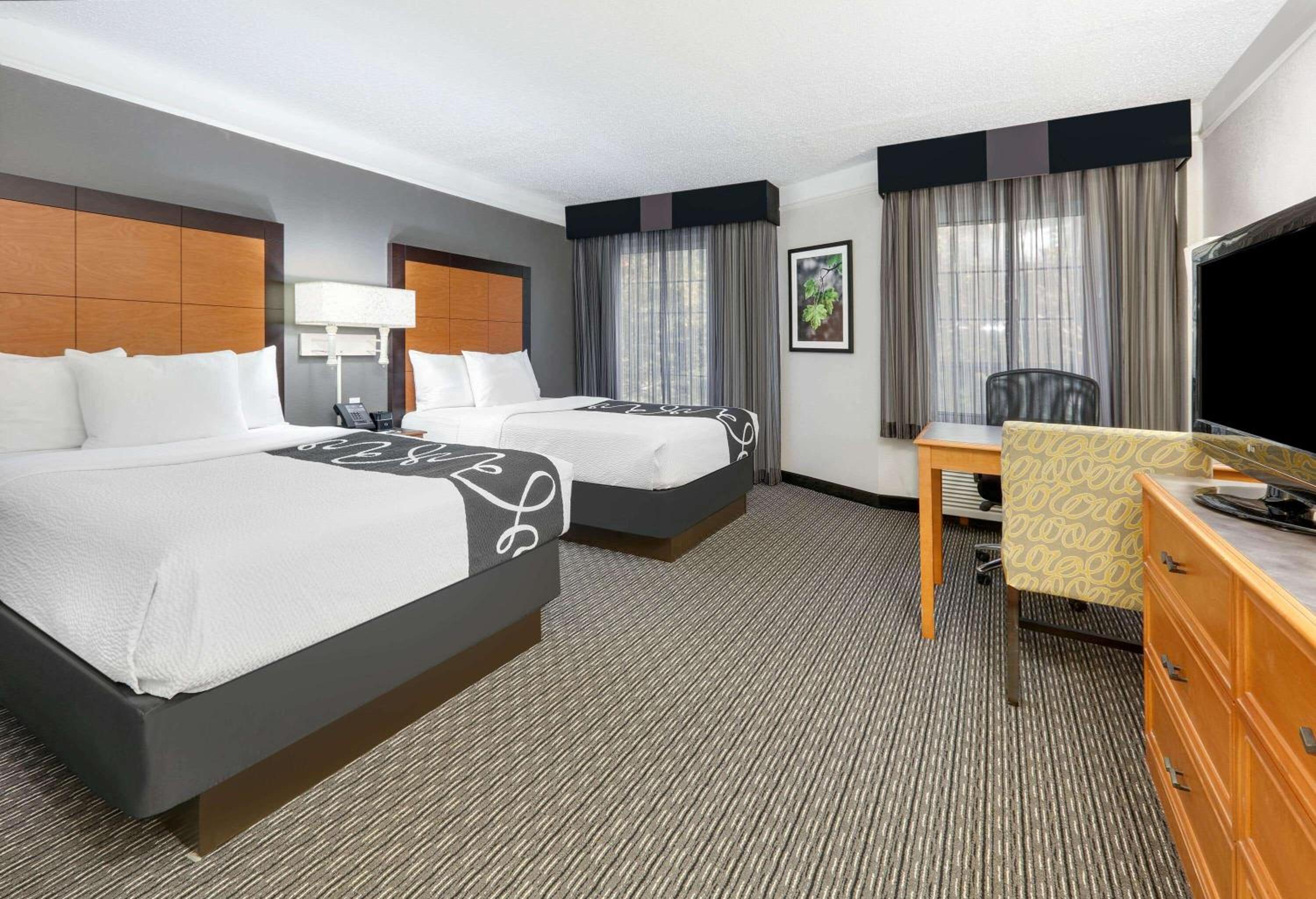 Double Room with Two Double Beds - Photo 3