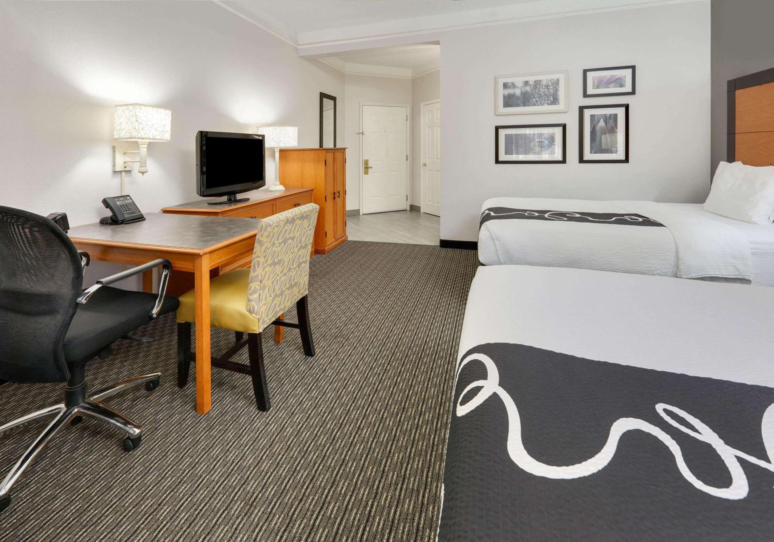 Double Room with Two Double Beds - Photo 1