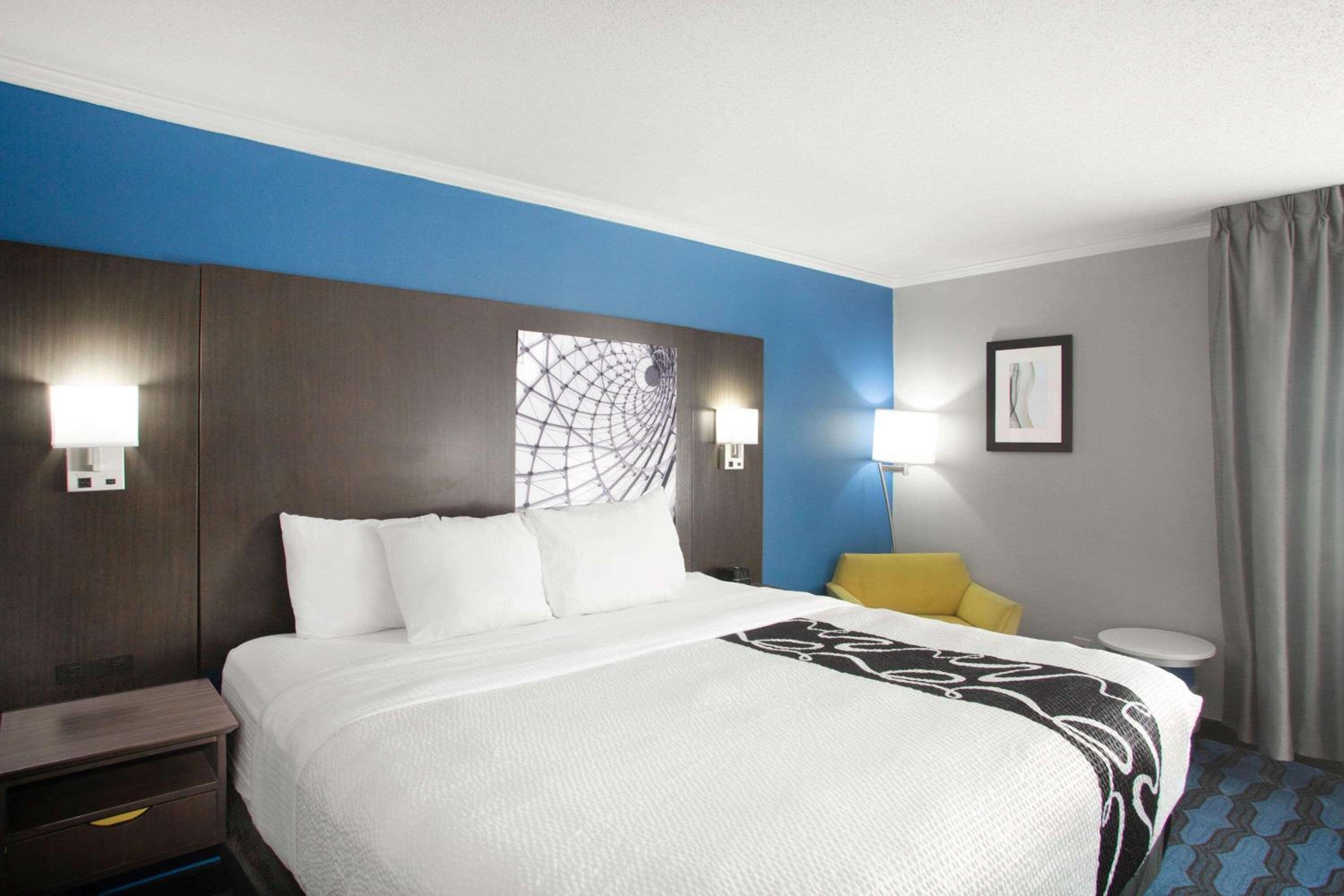 Deluxe King Room - Photo 1