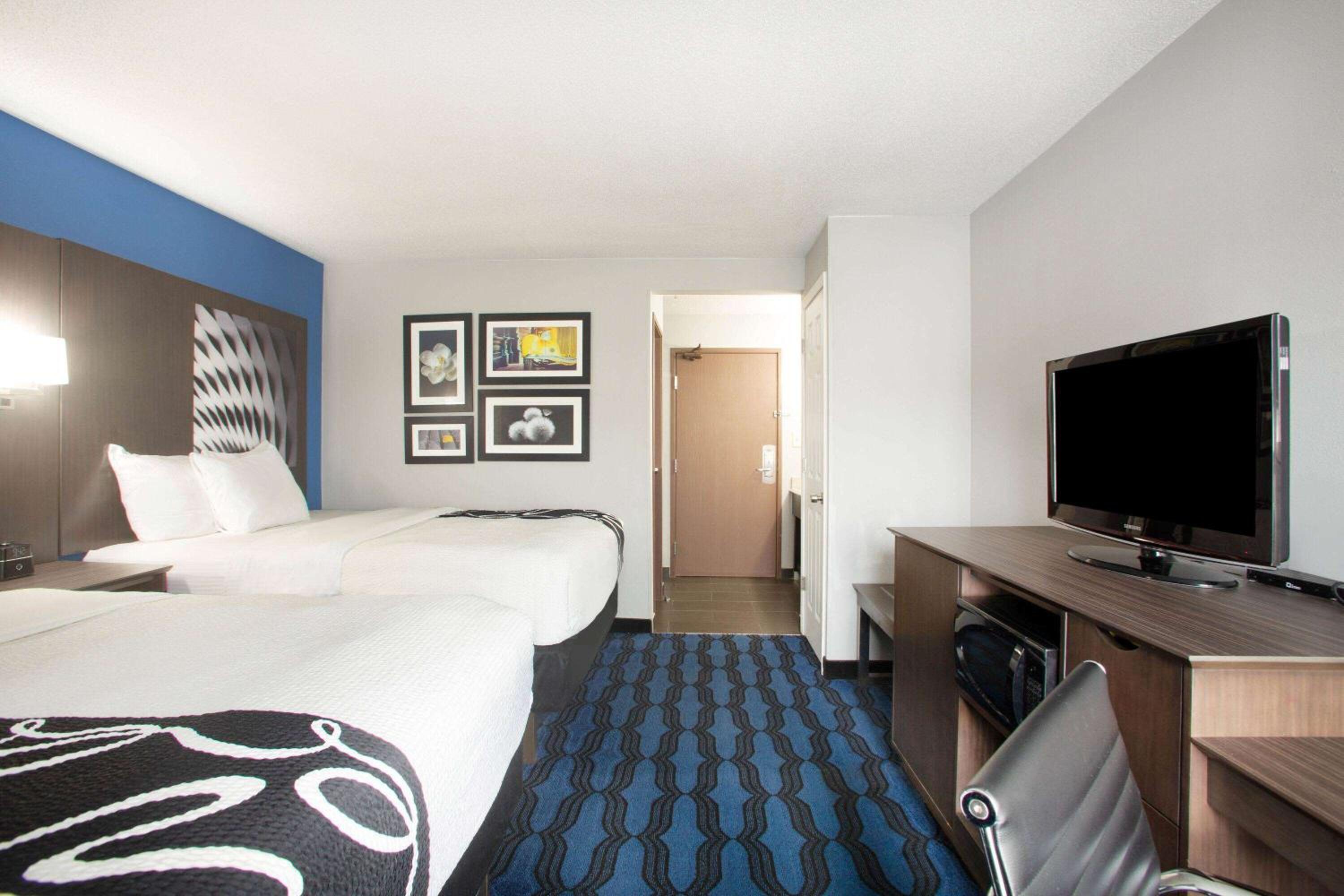 Deluxe Room with Two Queen Beds - Photo 1