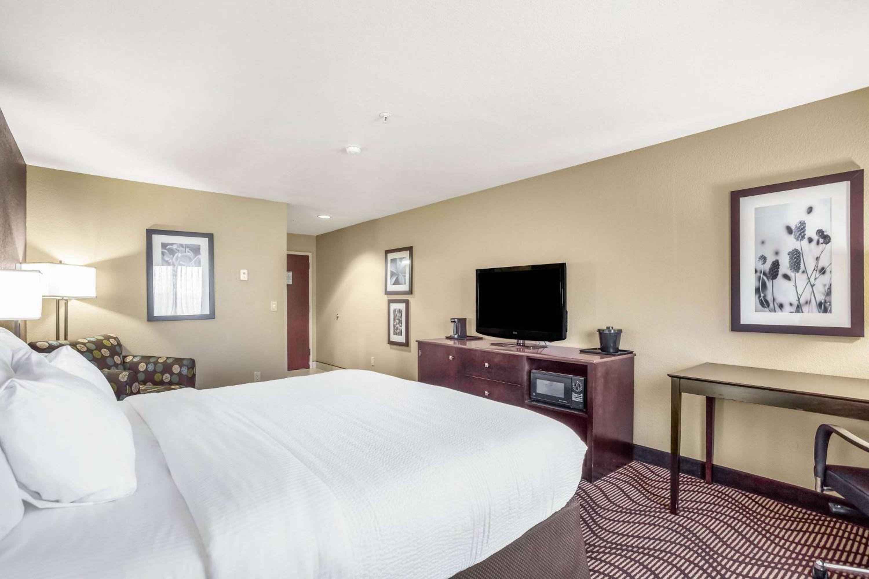 Deluxe King Room - Photo 2