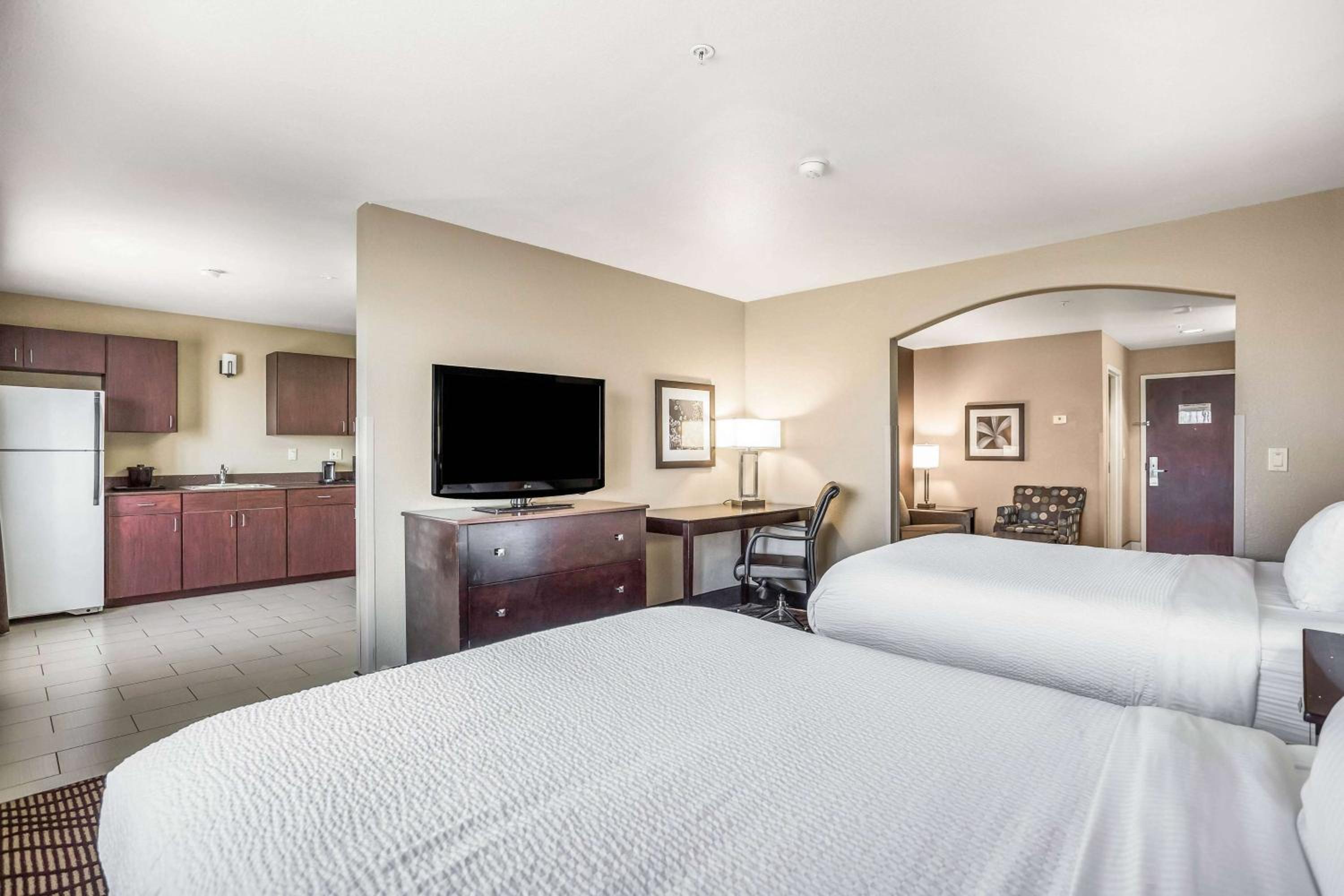 Suite with Two Queen Beds - Non-Smoking - Photo 3